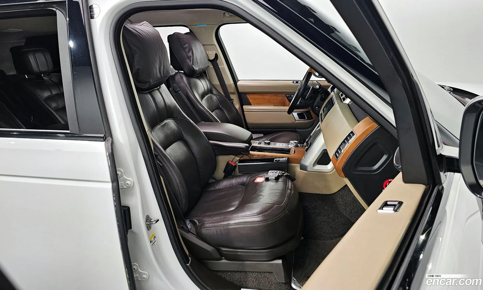 Land Rover Range Rover 2018 SALGA3BJ2JA510714 — 18