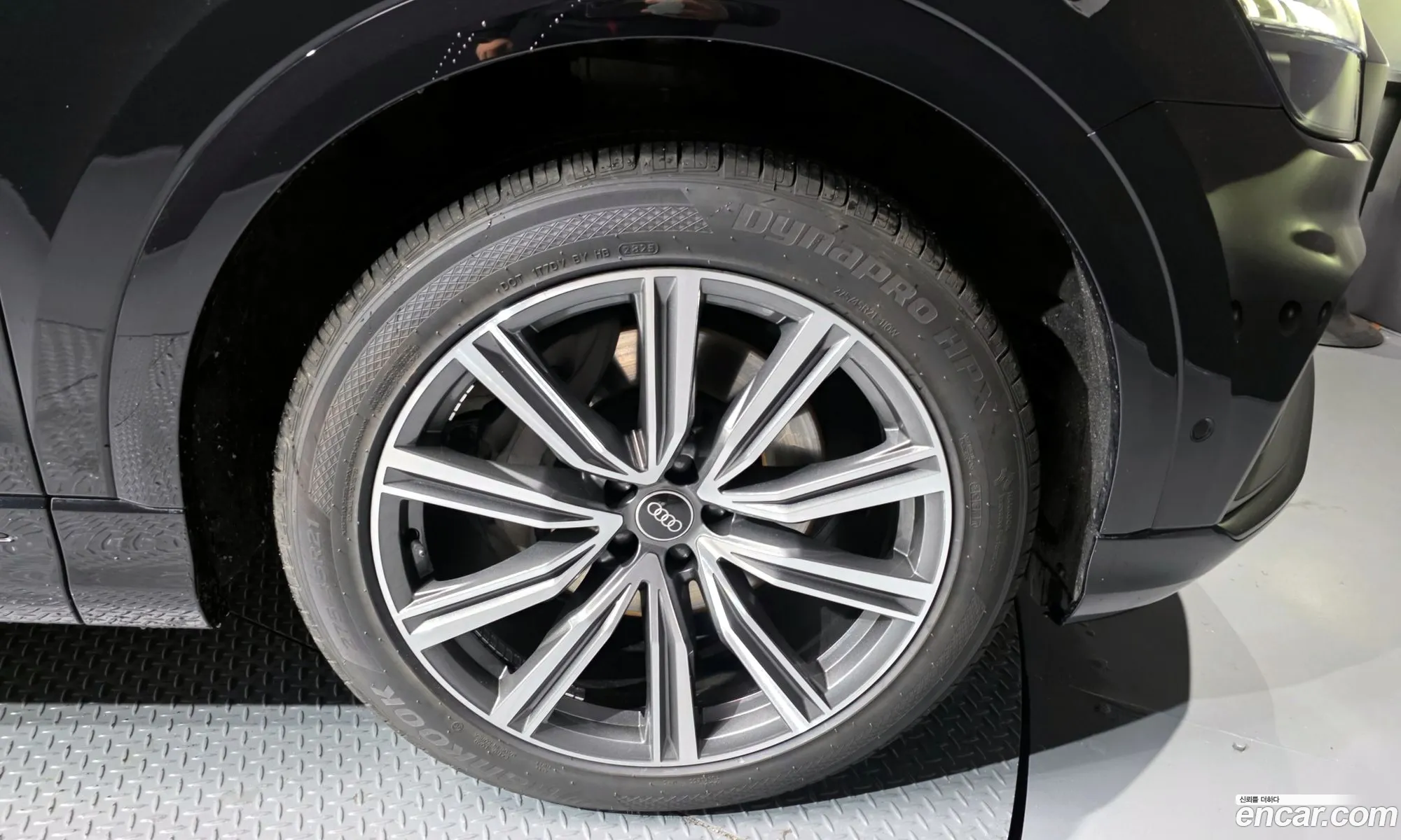 Audi Q8 2021 WAUZZZF11MD041279 — 18