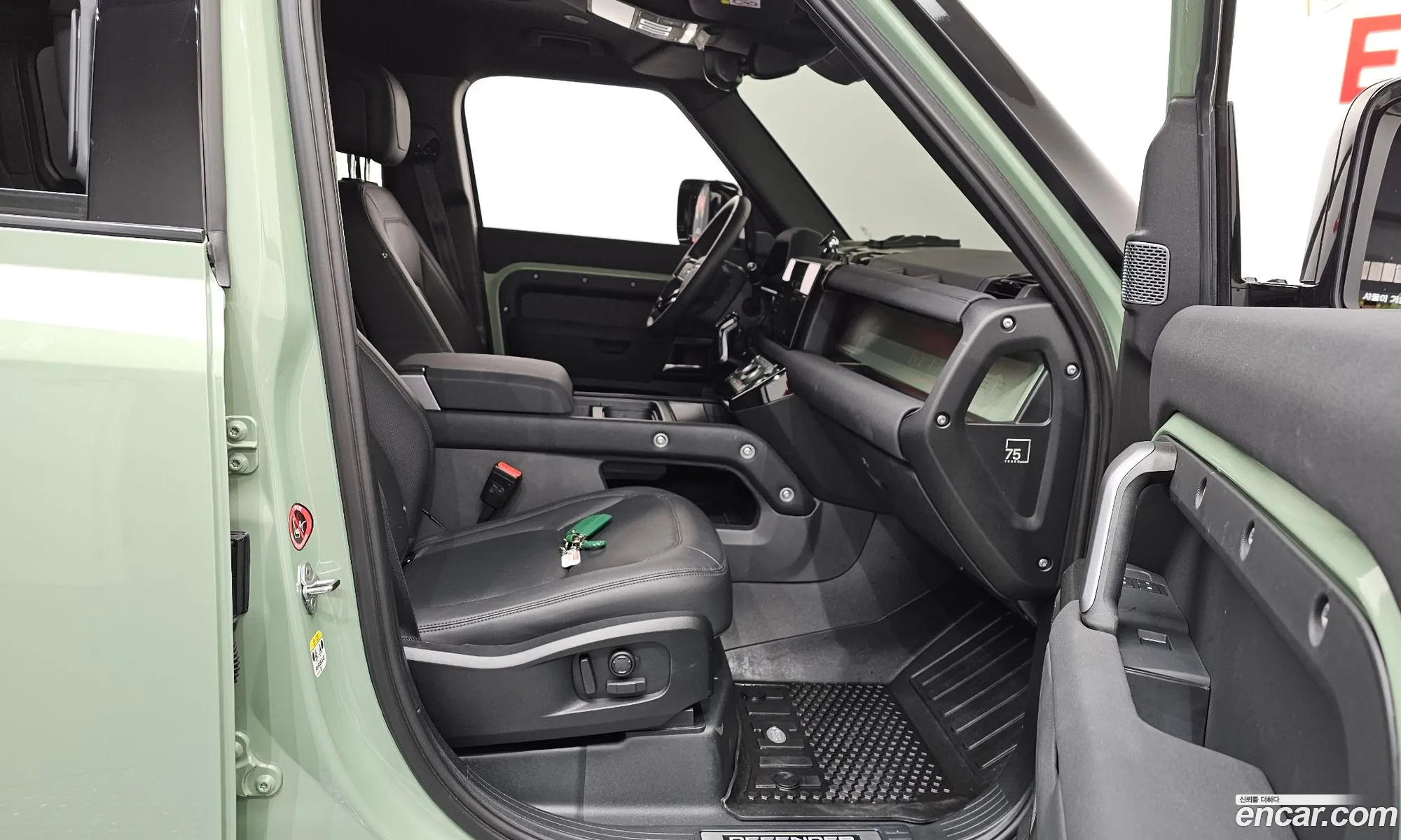 Land Rover Defender 2023 — 13