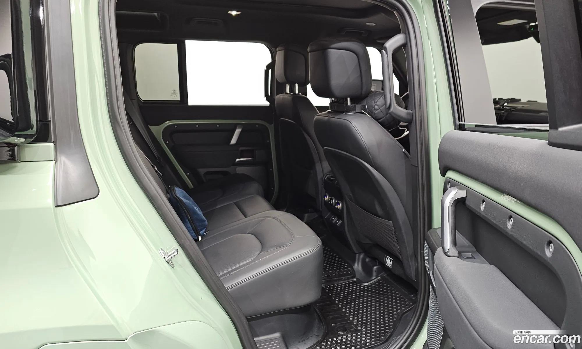 Land Rover Defender 2023 — 9