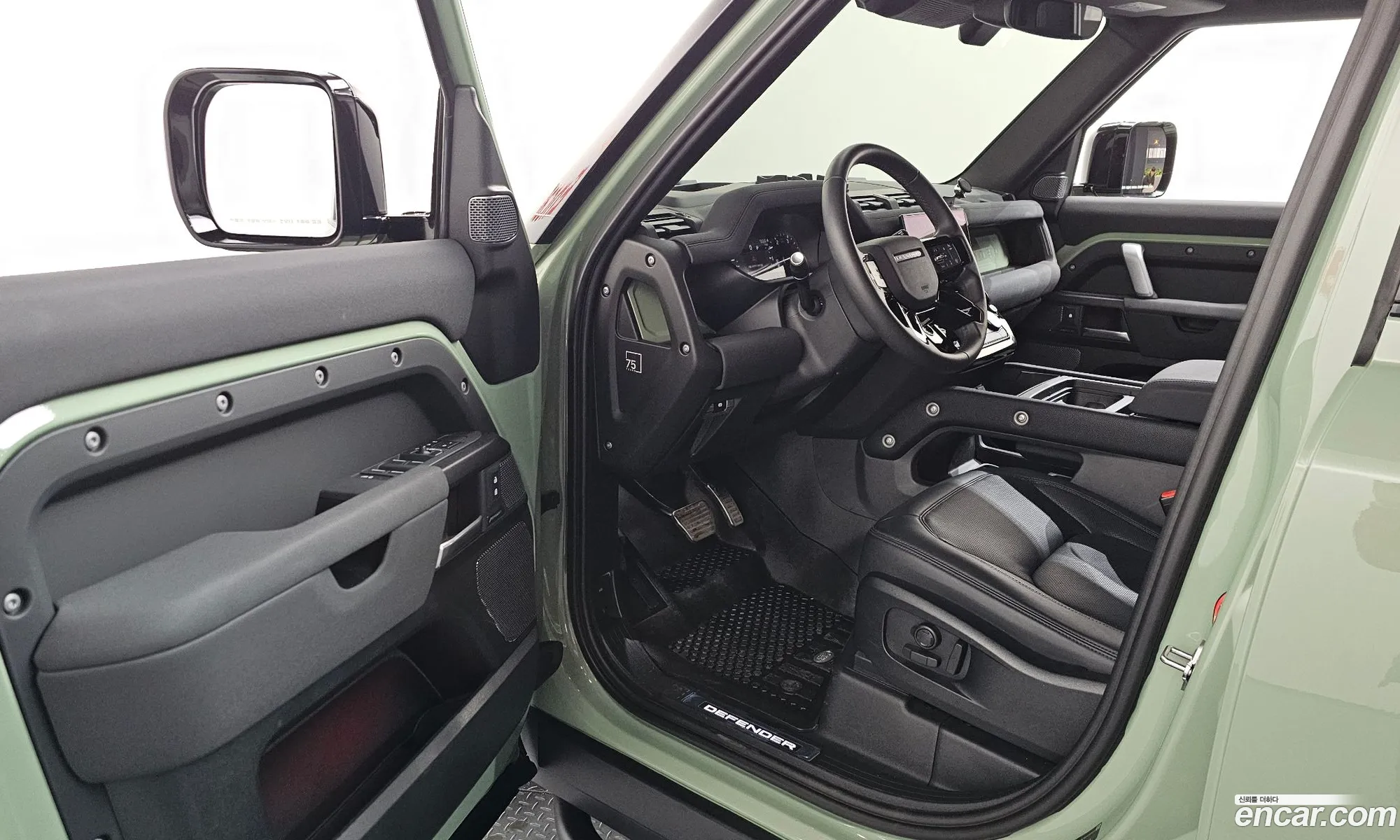 Land Rover Defender 2023 — 18
