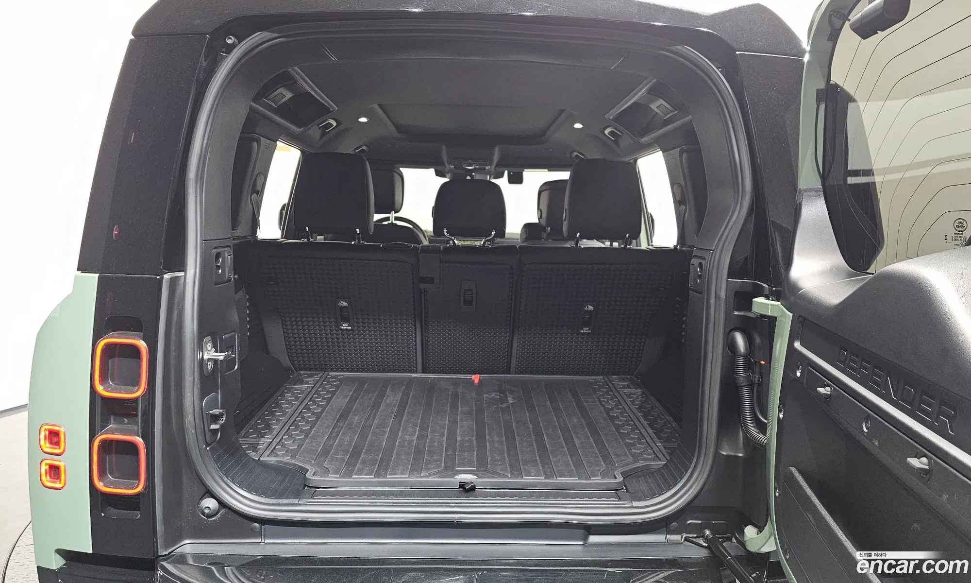Land Rover Defender 2023 — 8