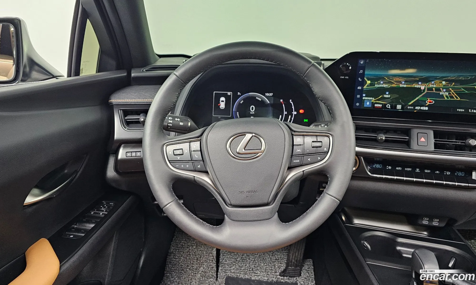 Lexus UX300h 2025 — 17