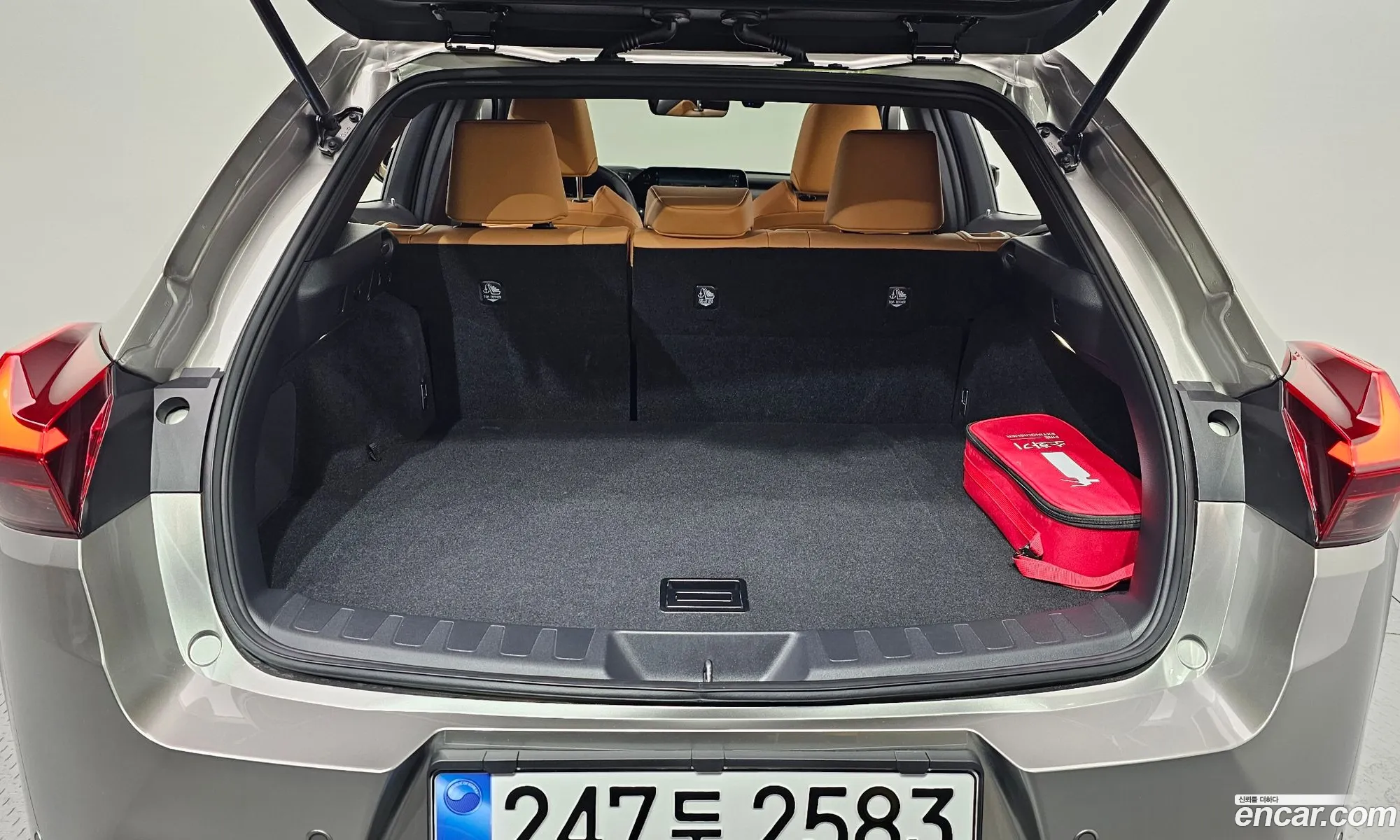 Lexus UX300h 2025 — 15