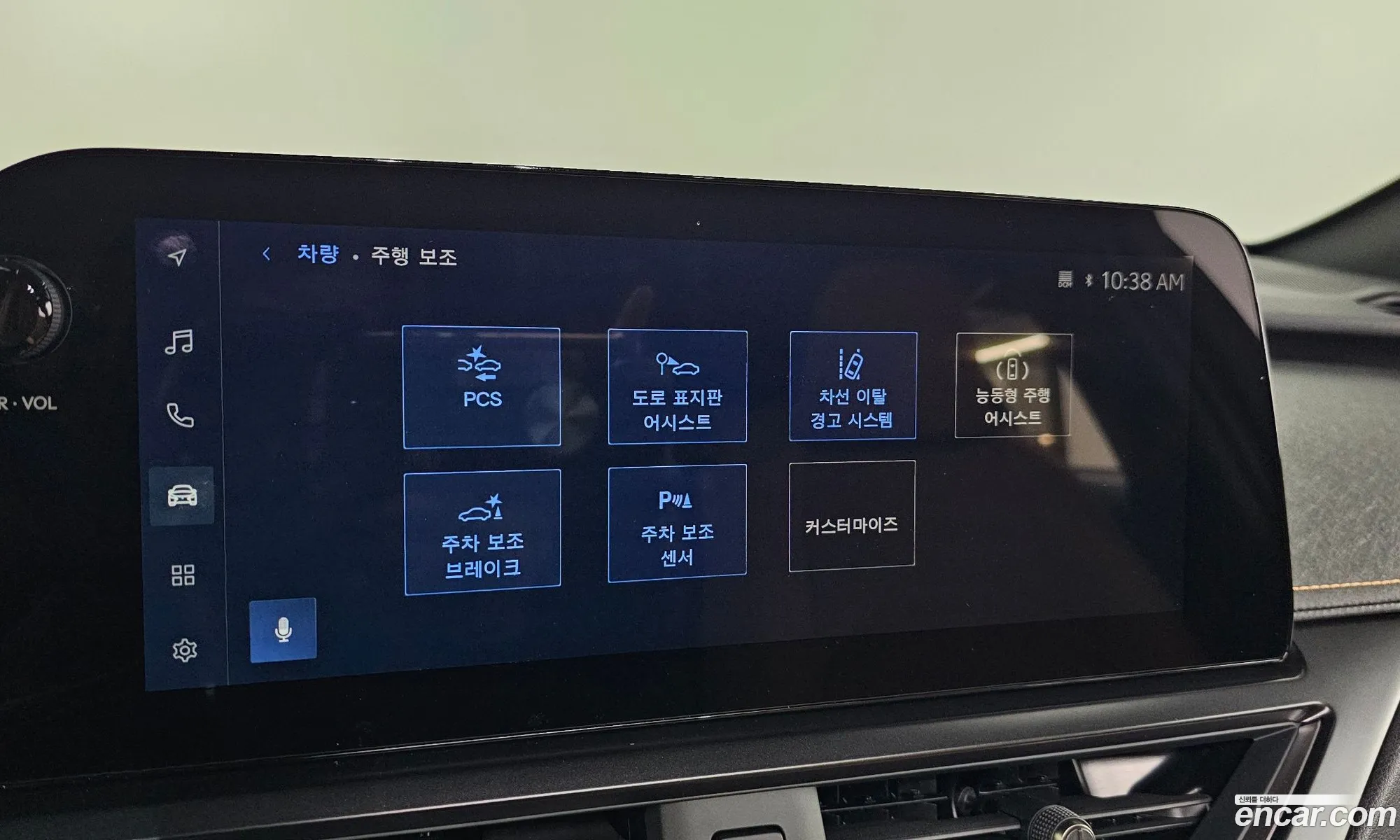 Lexus UX300h 2025 — 14