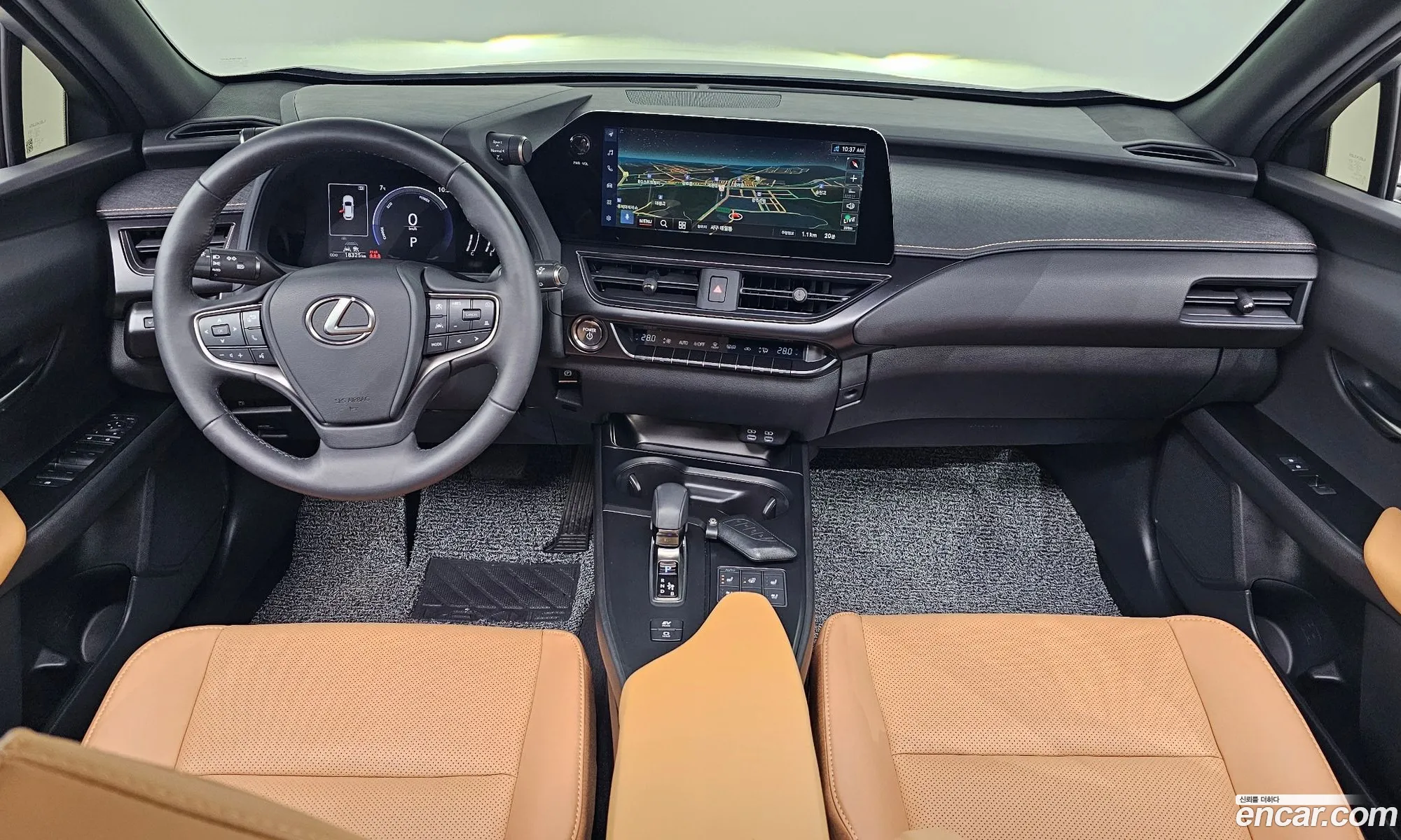 Lexus UX300h 2025 — 10