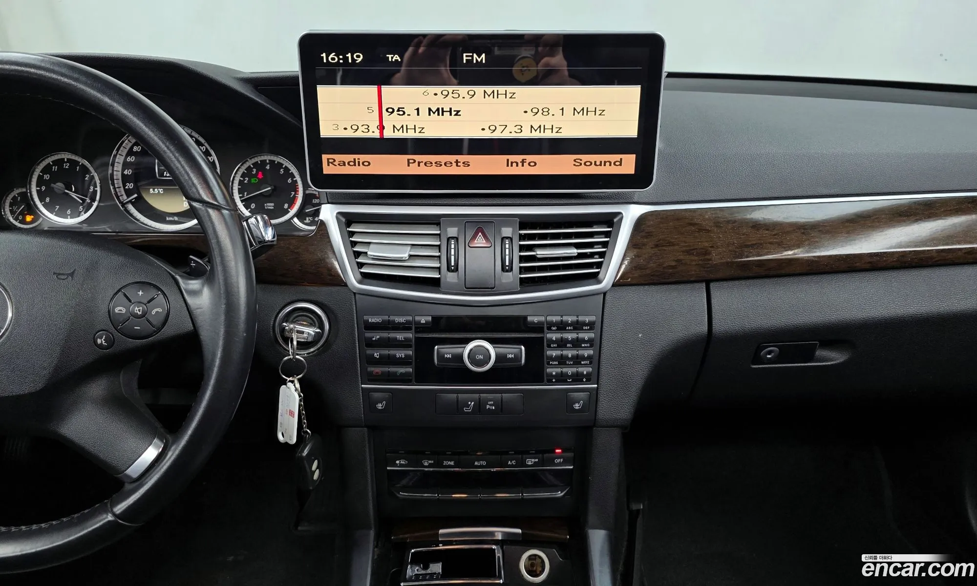 Mercedes-Benz E-Class W212 2012 WDDHF4JB8CA650000 — 20