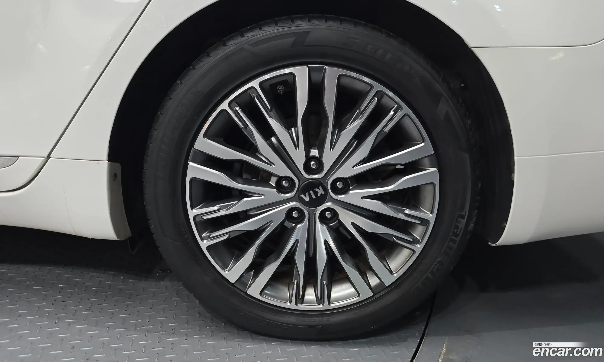 Kia K7 Premier 2019 KNALC41BBLA176570 — 19