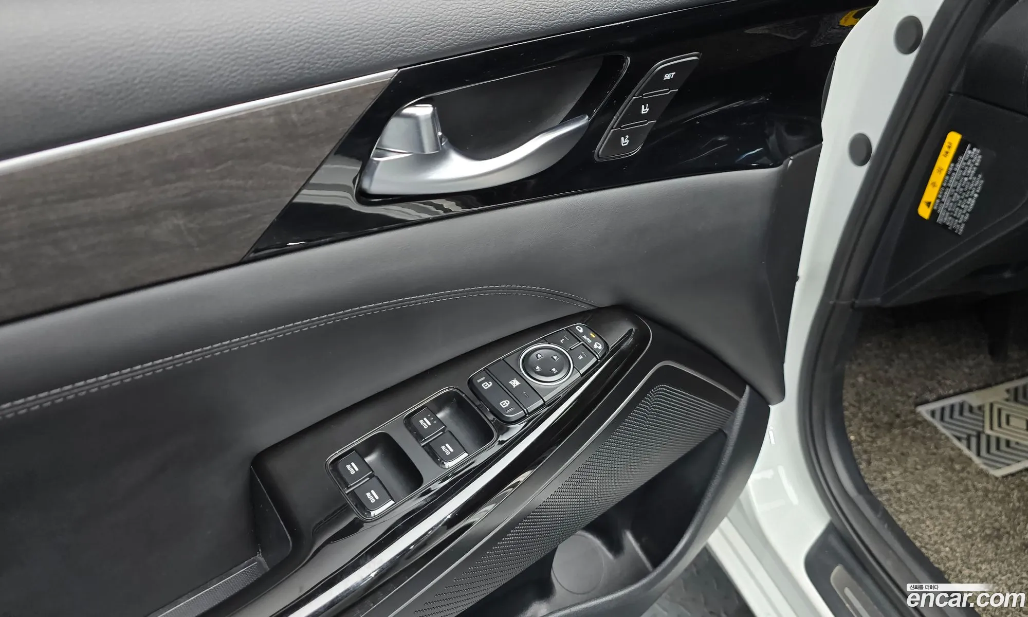 Kia K7 Premier 2019 KNALC41BBLA176570 — 8