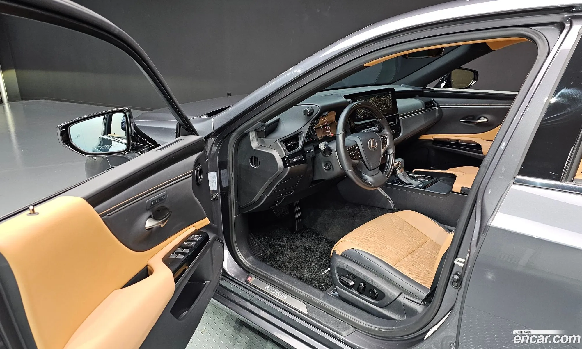 Lexus ES300h 7th Gen 2023 JTHBA1C1XP2014680 — 3