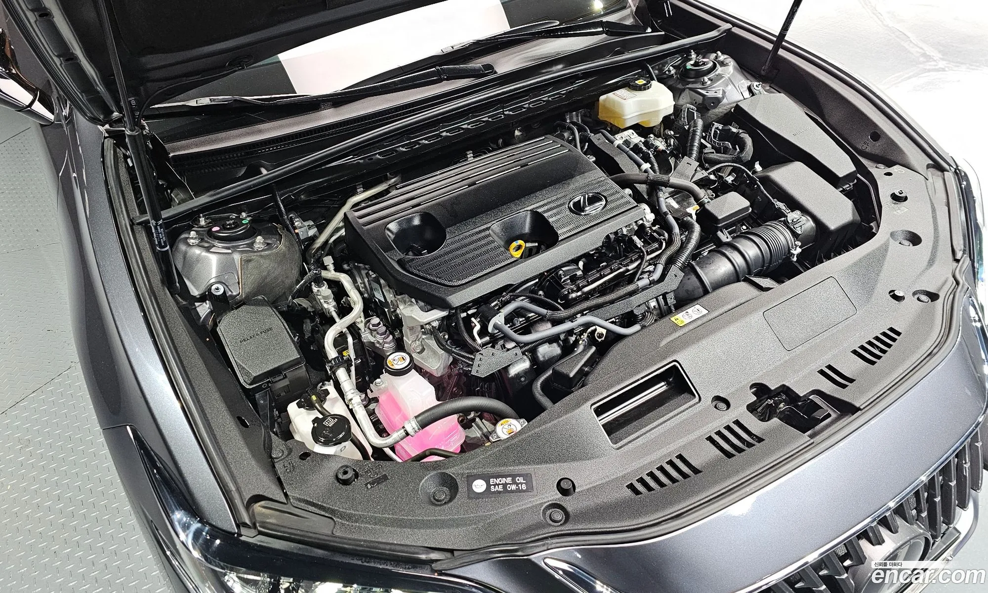 Lexus ES300h 7th Gen 2023 JTHBA1C1XP2014680 — 2