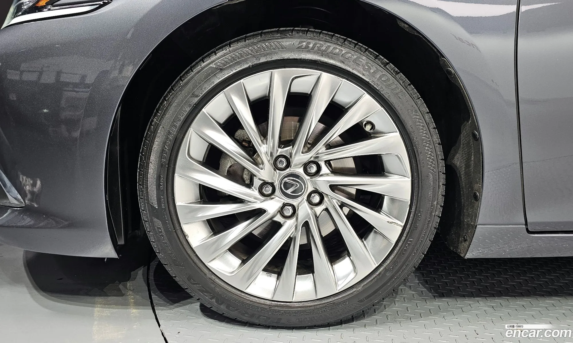 Lexus ES300h 7th Gen 2023 JTHBA1C1XP2014680 — 14