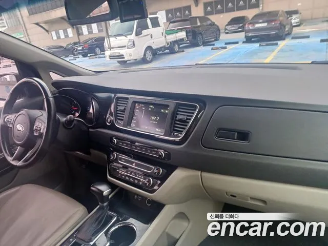 Kia Carnival 2018 — 9