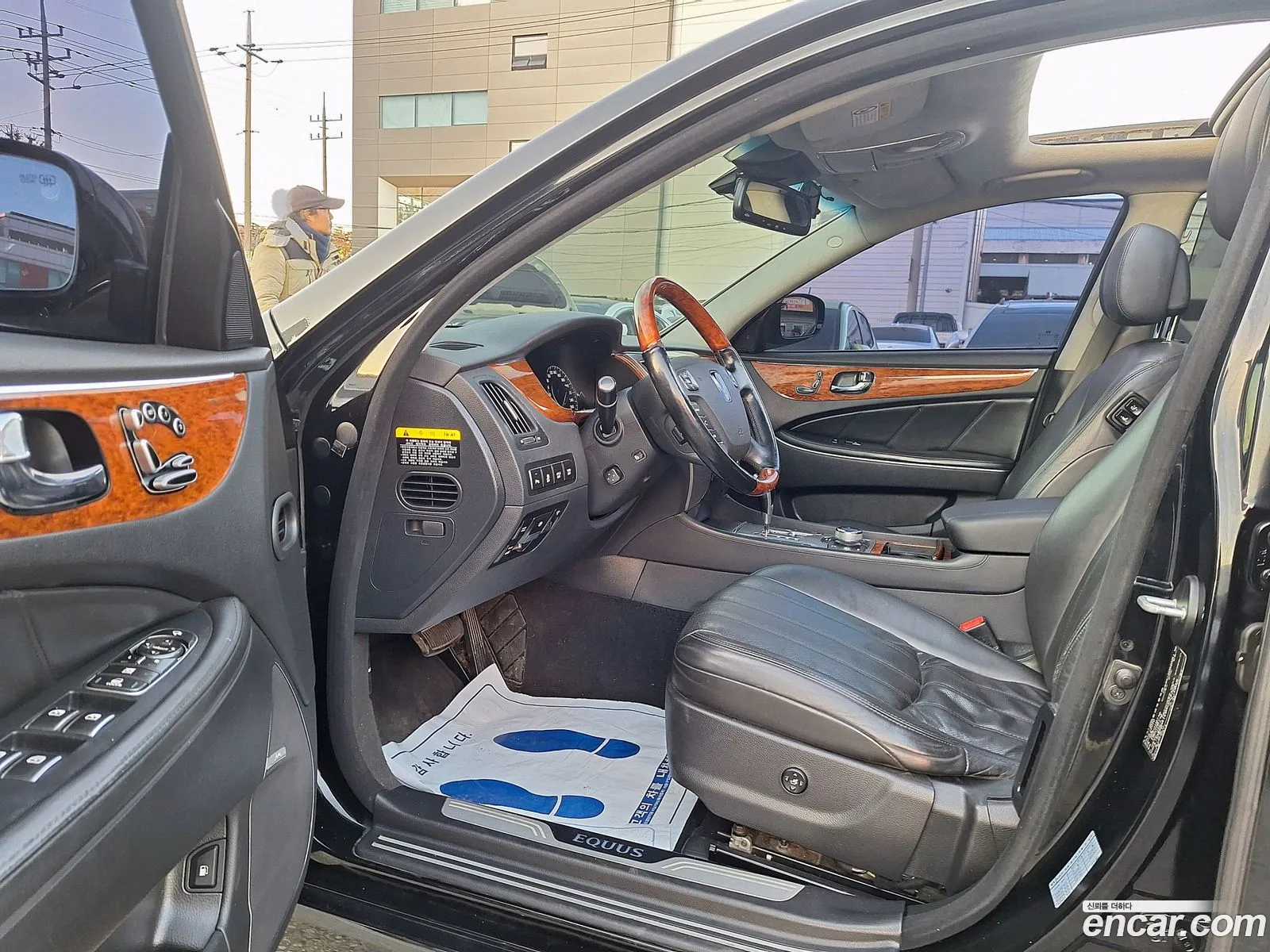 Hyundai Equus 2010 — 11