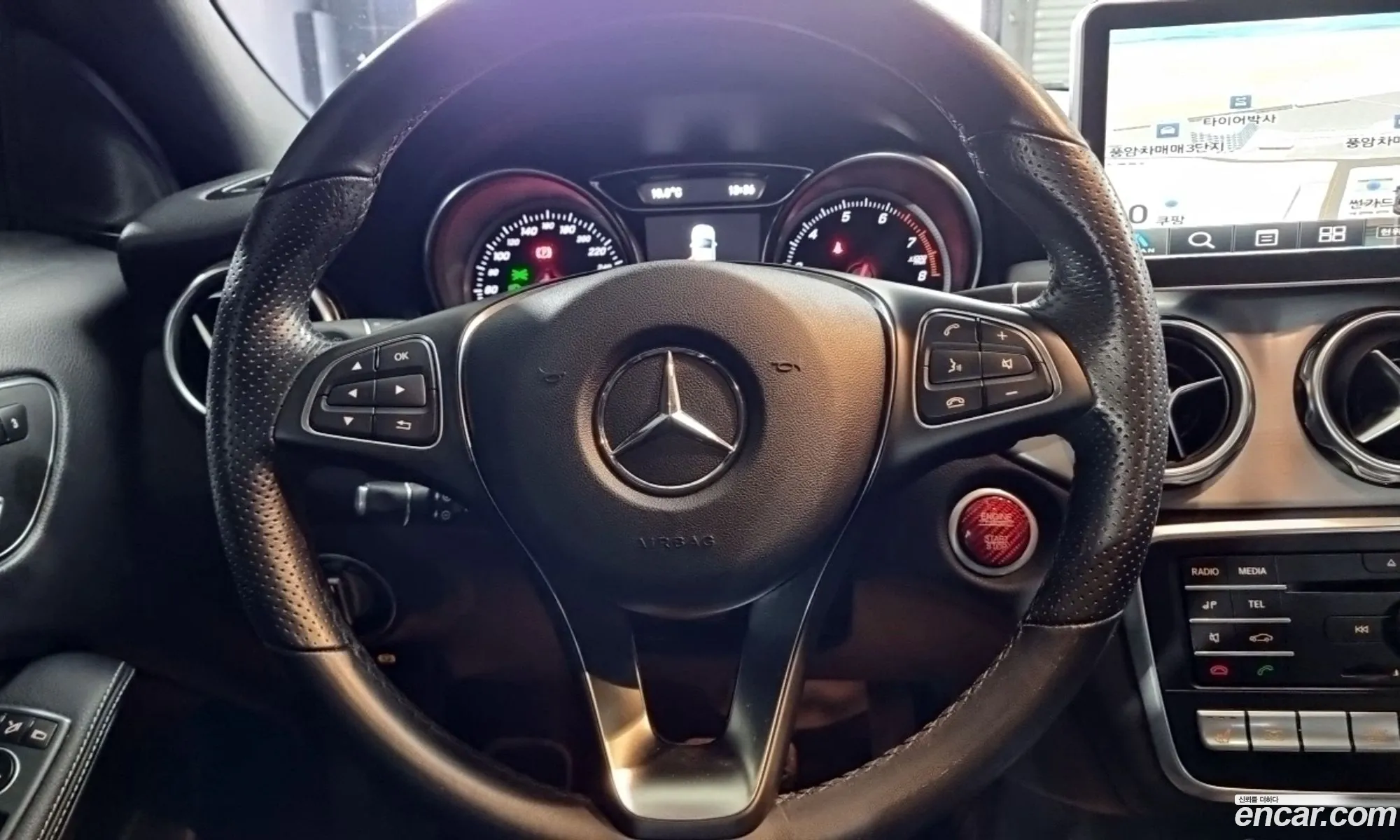 Mercedes-Benz GLA-Class X156 2018 — 12