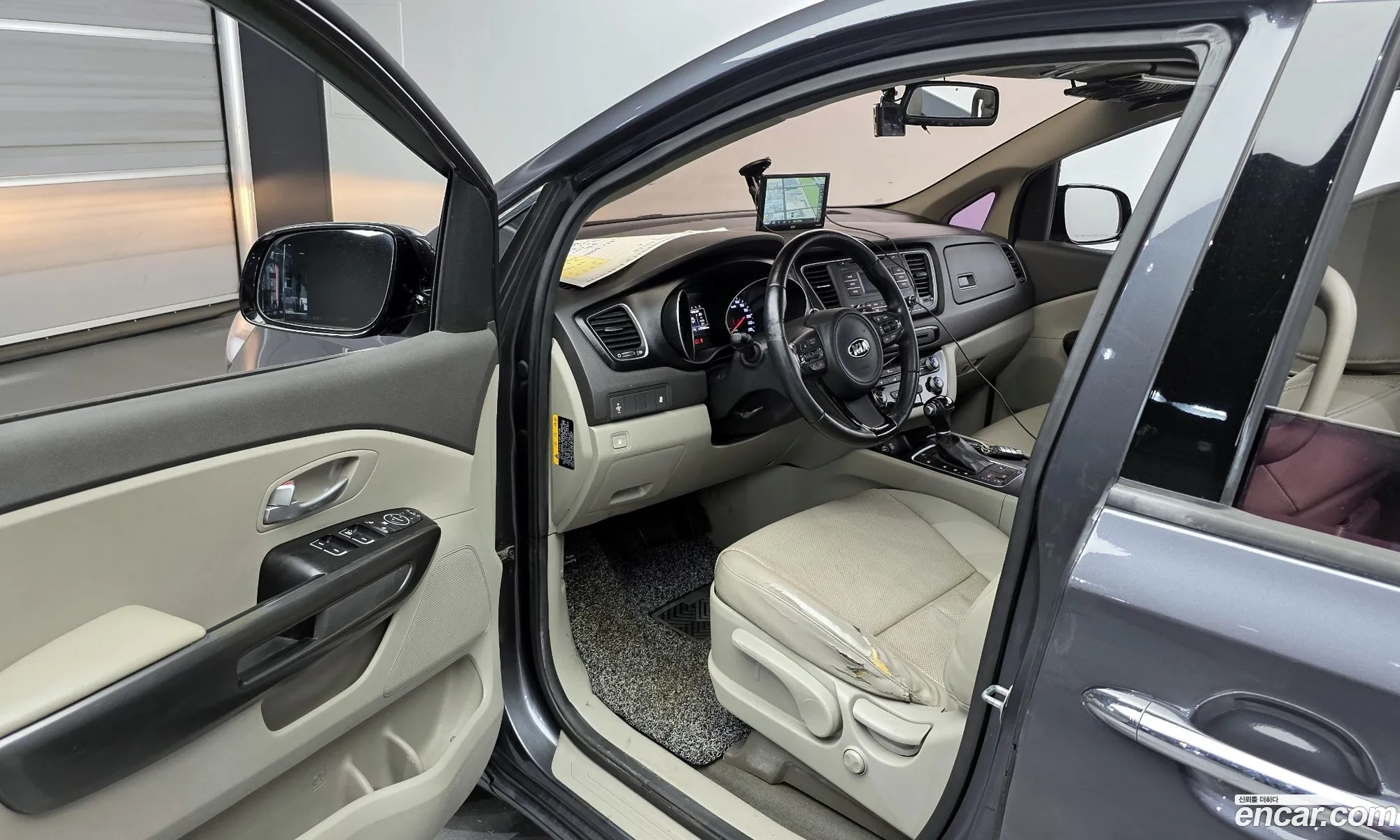 Kia Carnival 2014 — 7