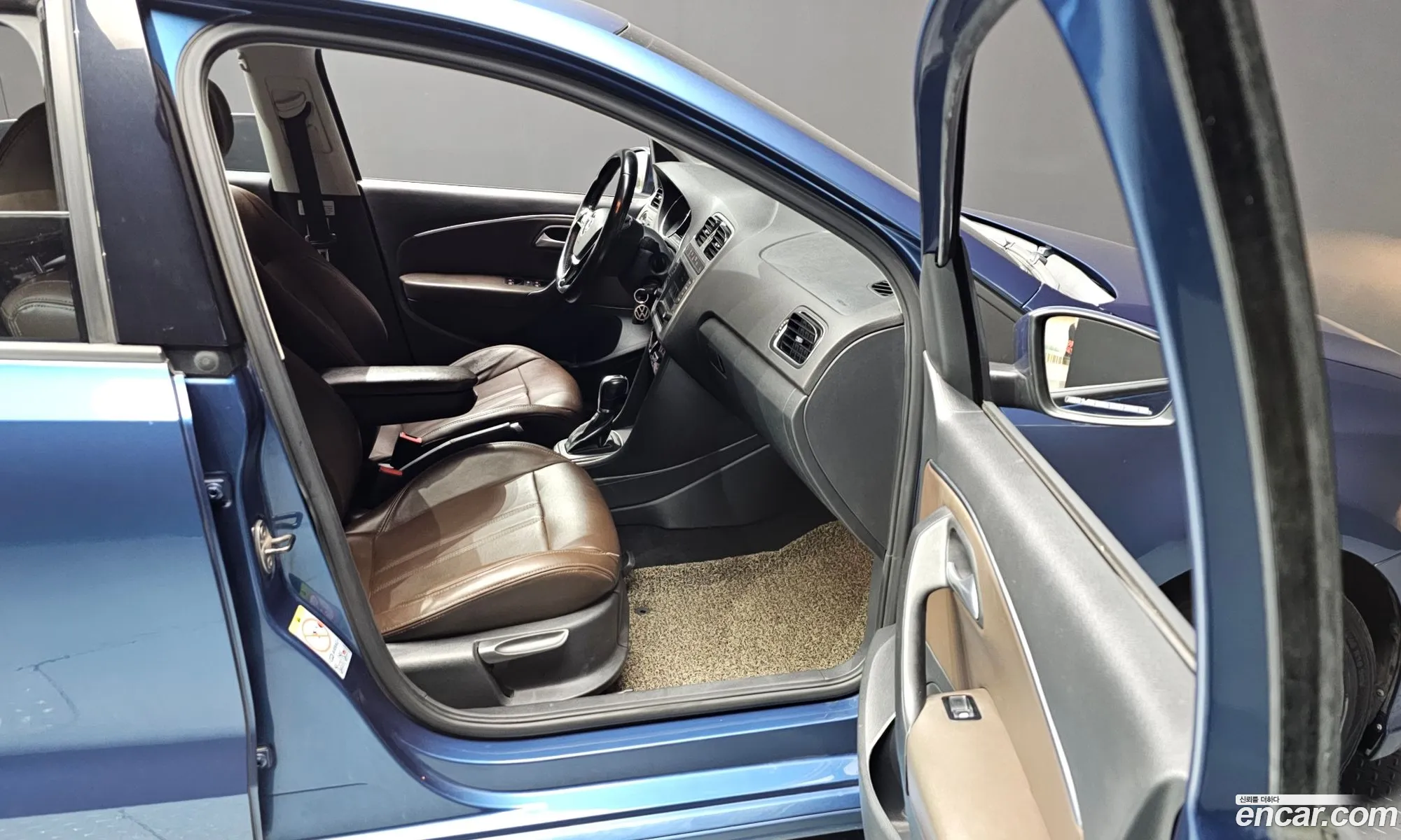 Volkswagen Polo 2015 — 16