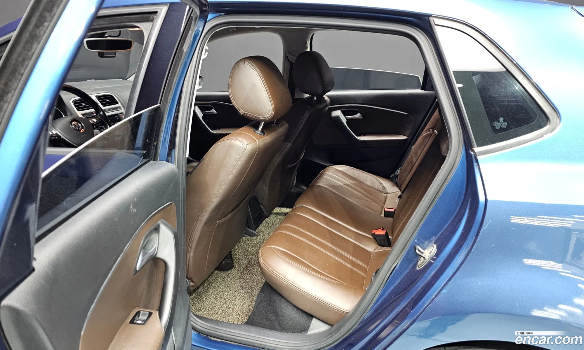 Volkswagen Polo 2015 — 12