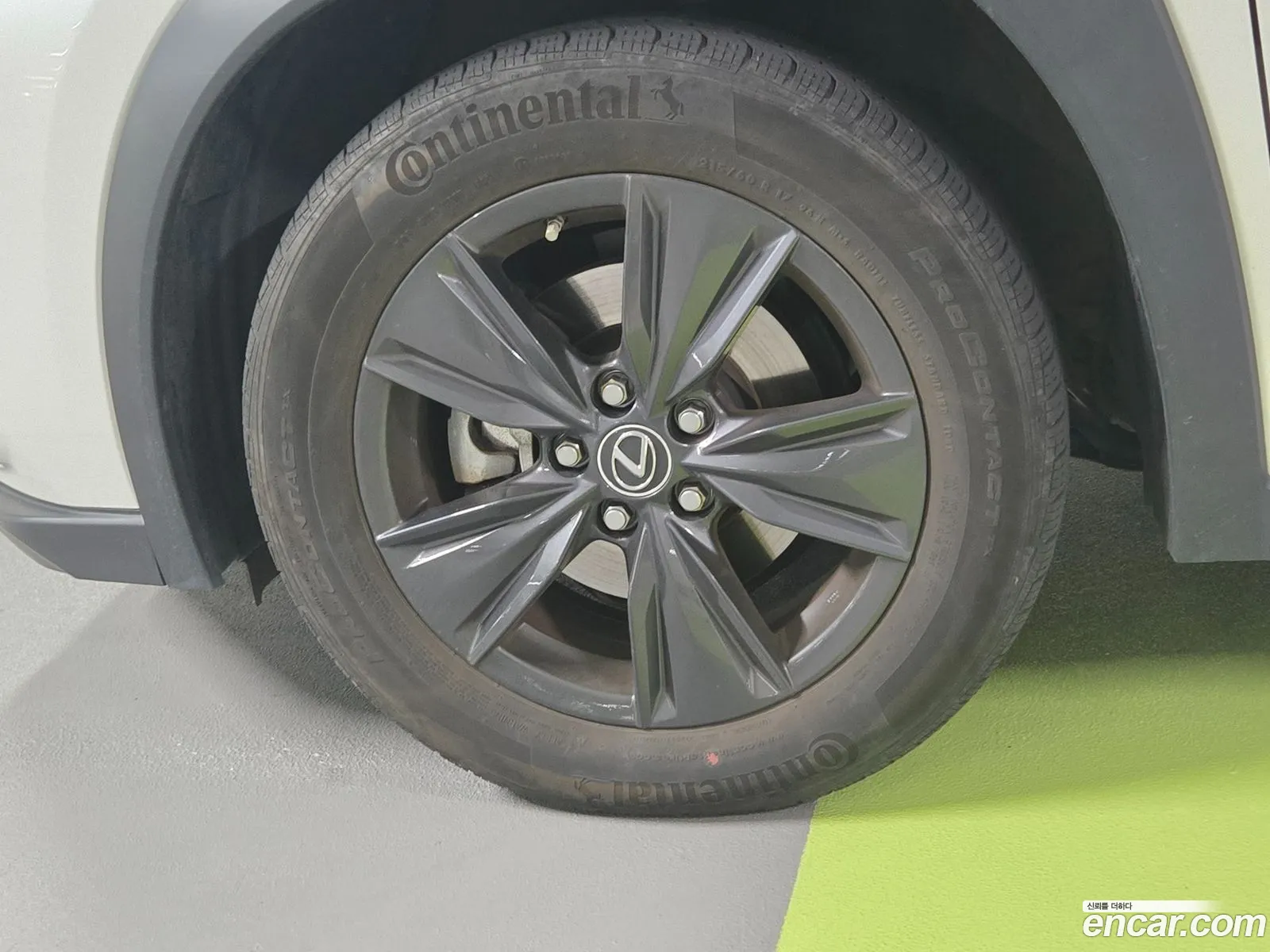 Lexus UX250h 2023 — 3