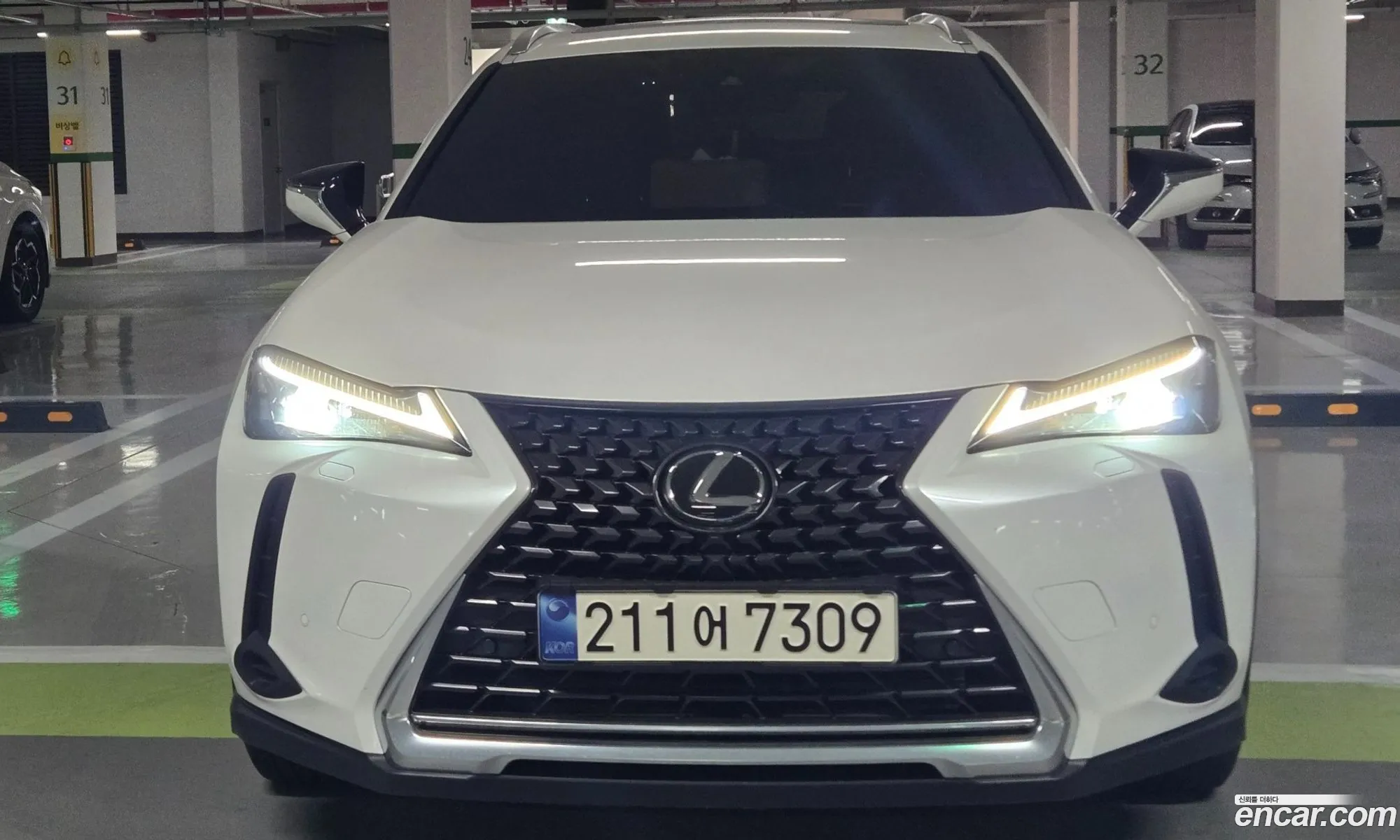 Lexus UX250h 2023 — 8