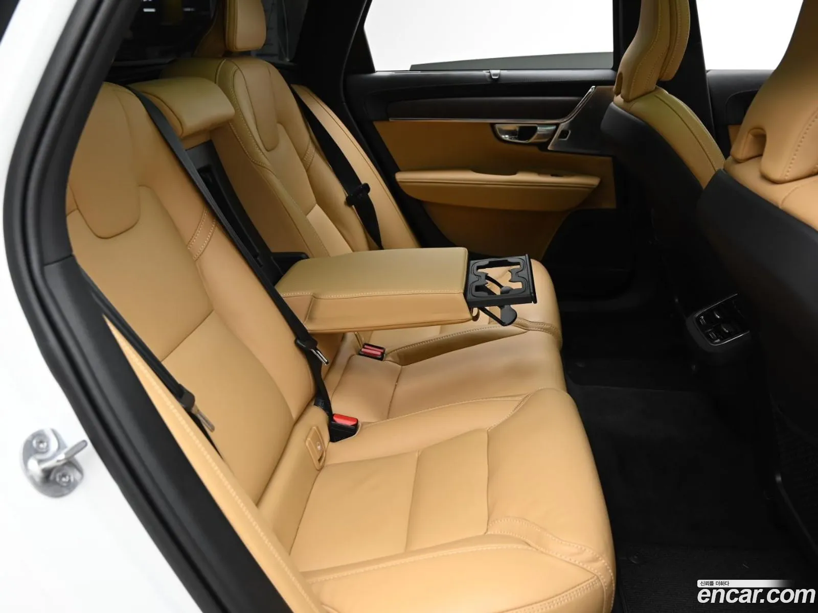 Volvo V90 Cross Country 2024 — 16