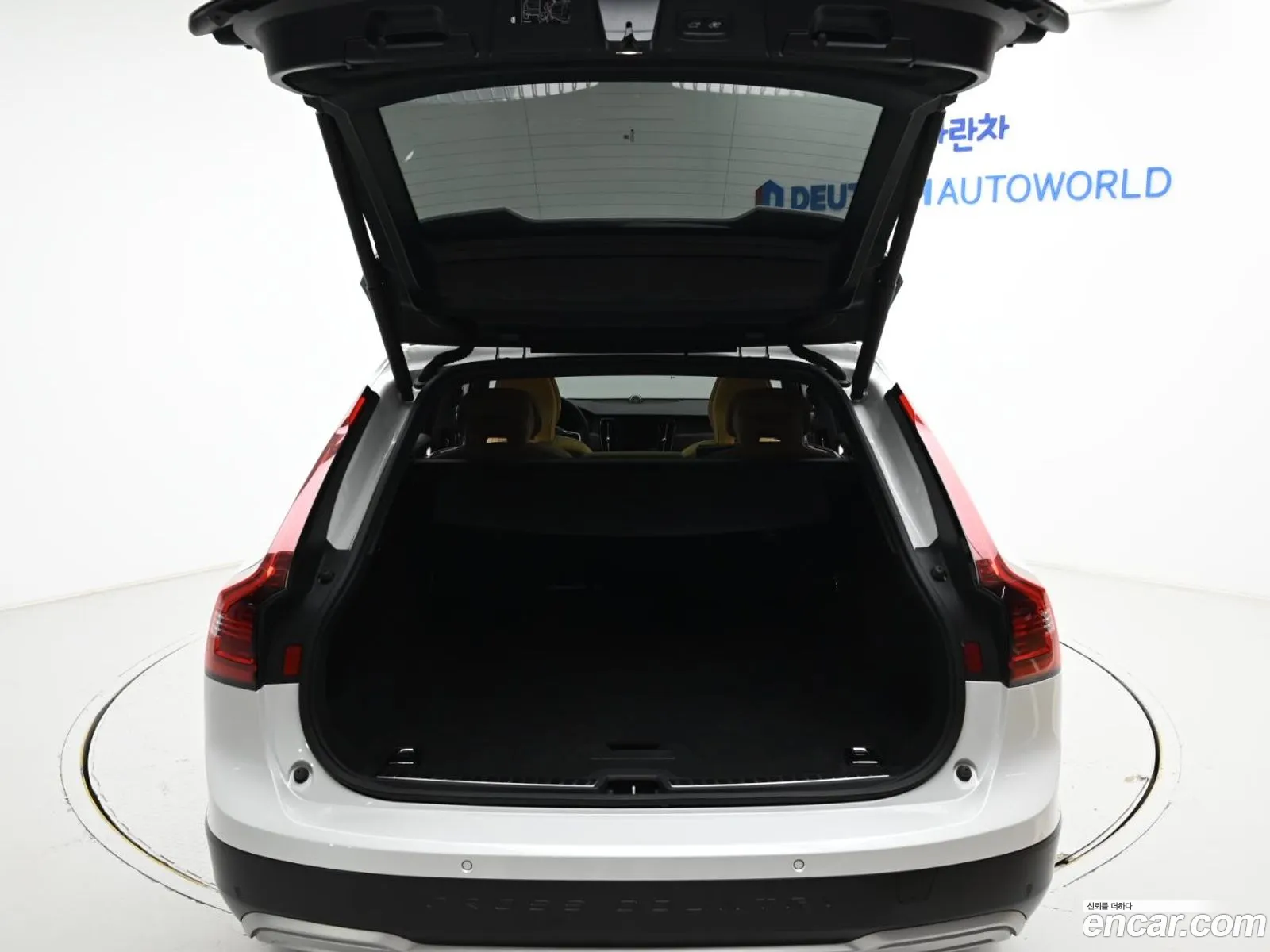 Volvo V90 Cross Country 2024 — 11