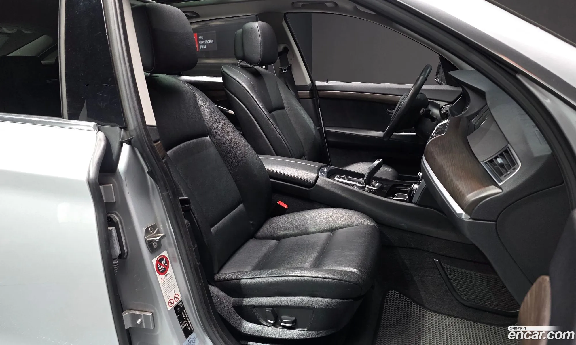 BMW 5 Series GT 2012 WBAXC6109DC991000 — 12