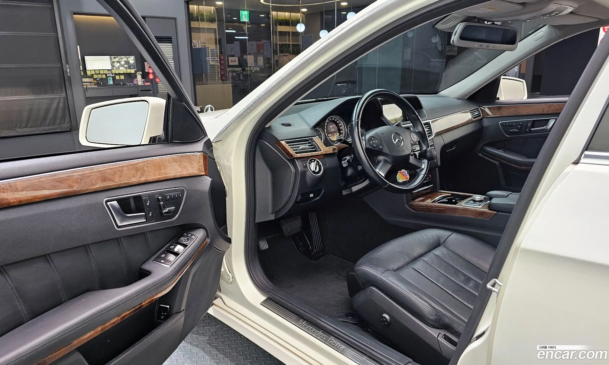 Mercedes-Benz E-Class W212 2012 WDDHF5FB9CA628831 — 12