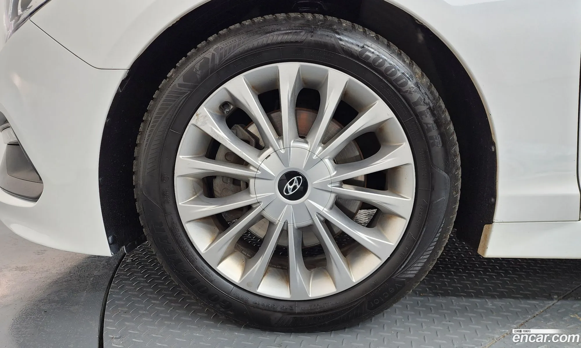 Hyundai LF Sonata 2016 — 15