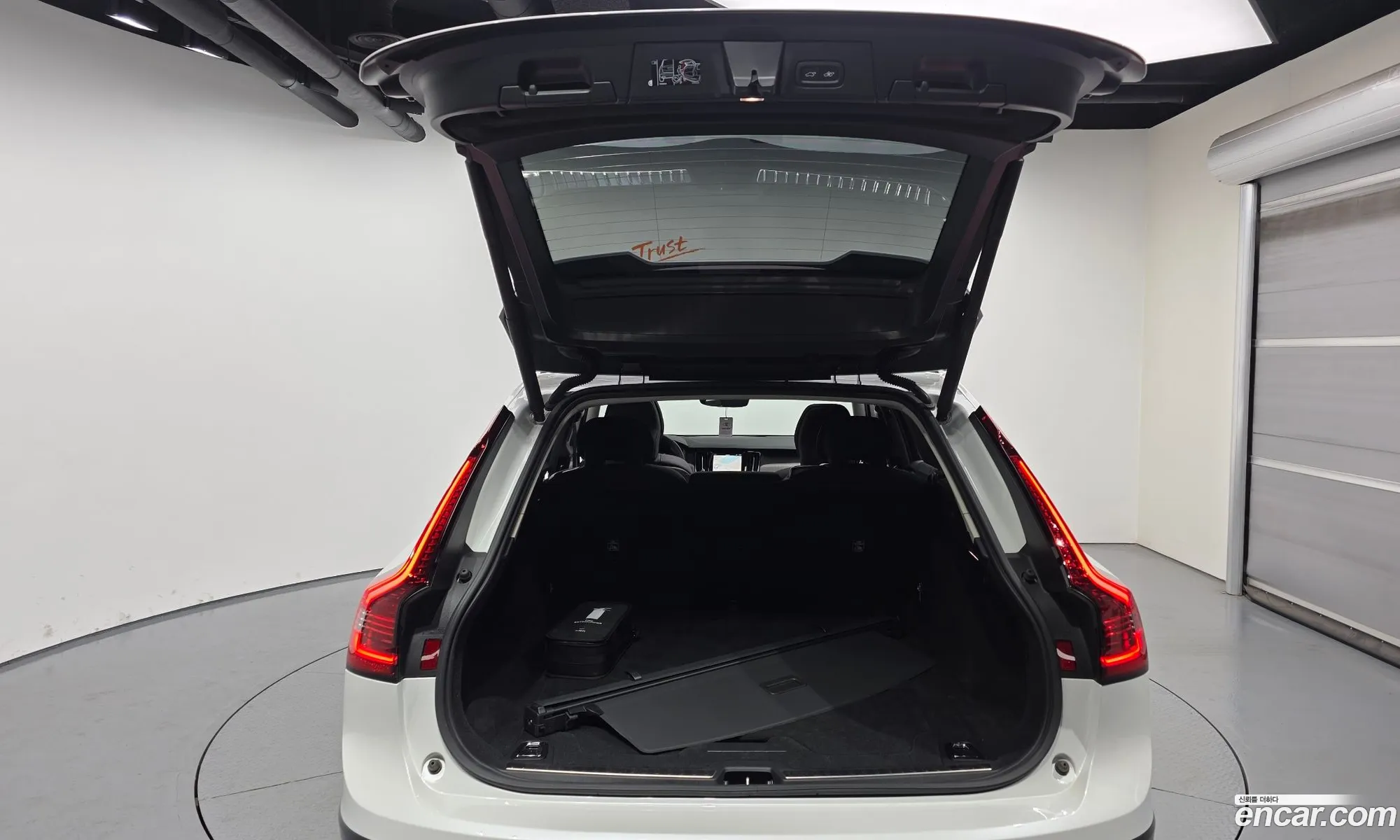 Volvo V90 Cross Country 2025 — 20