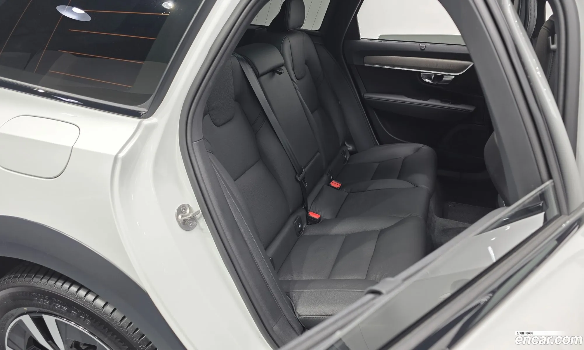 Volvo V90 Cross Country 2025 — 19