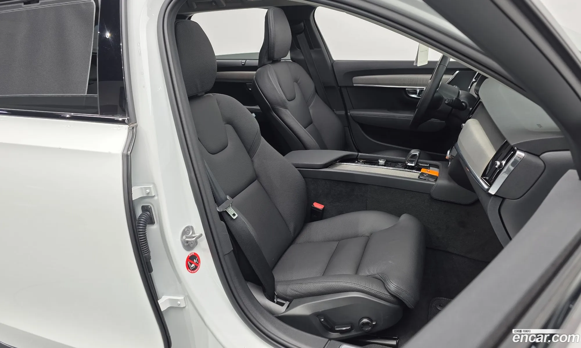 Volvo V90 Cross Country 2025 — 16