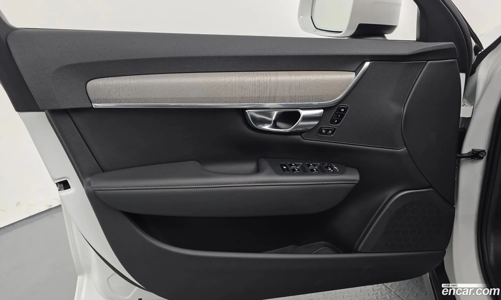 Volvo V90 Cross Country 2025 — 12