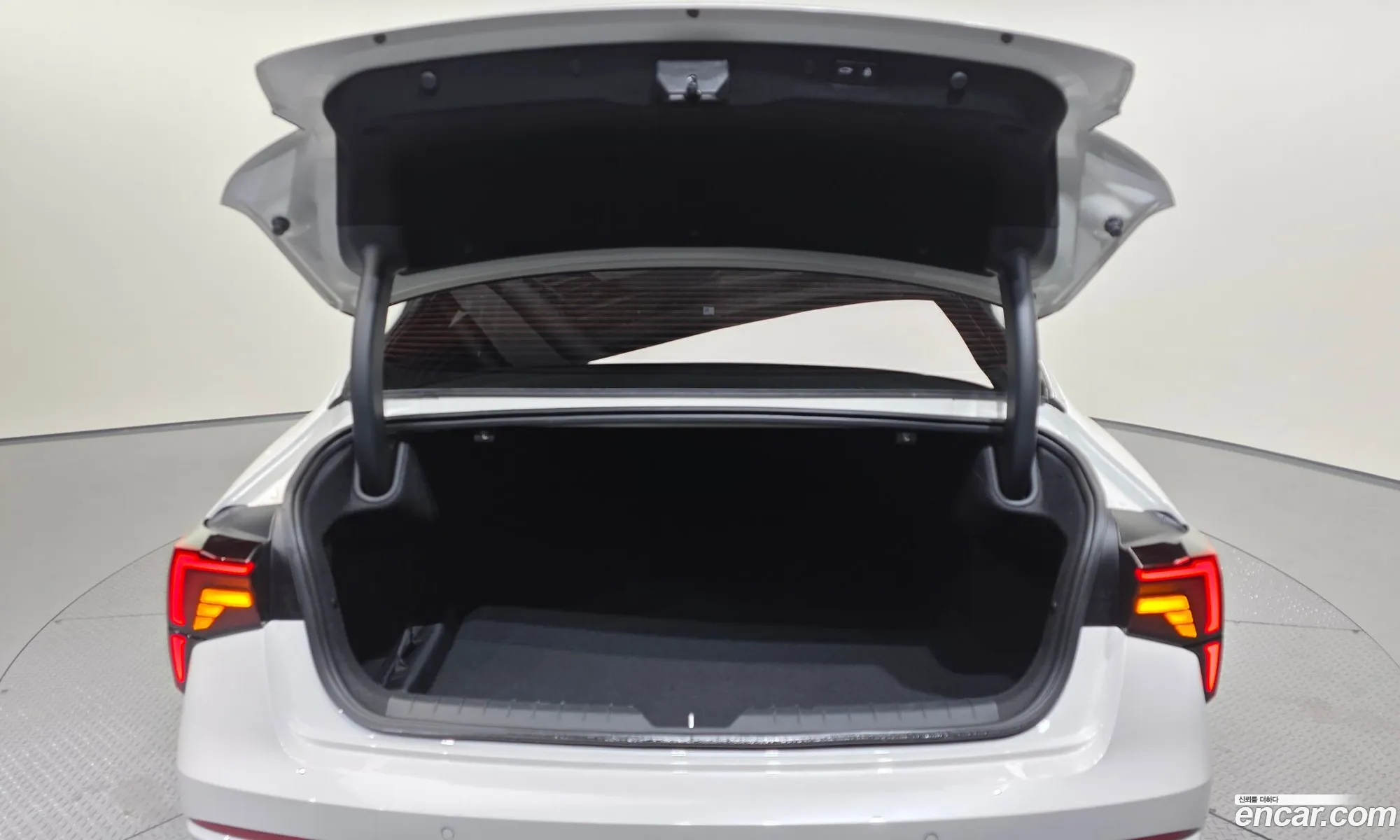 Kia K5 Hybrid 2024 — 19