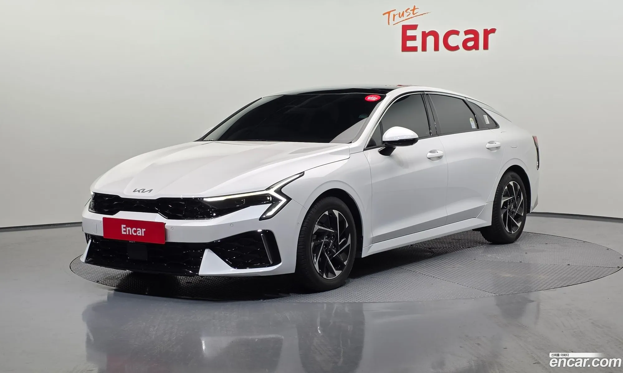 Kia K5 Hybrid 2024 — 10