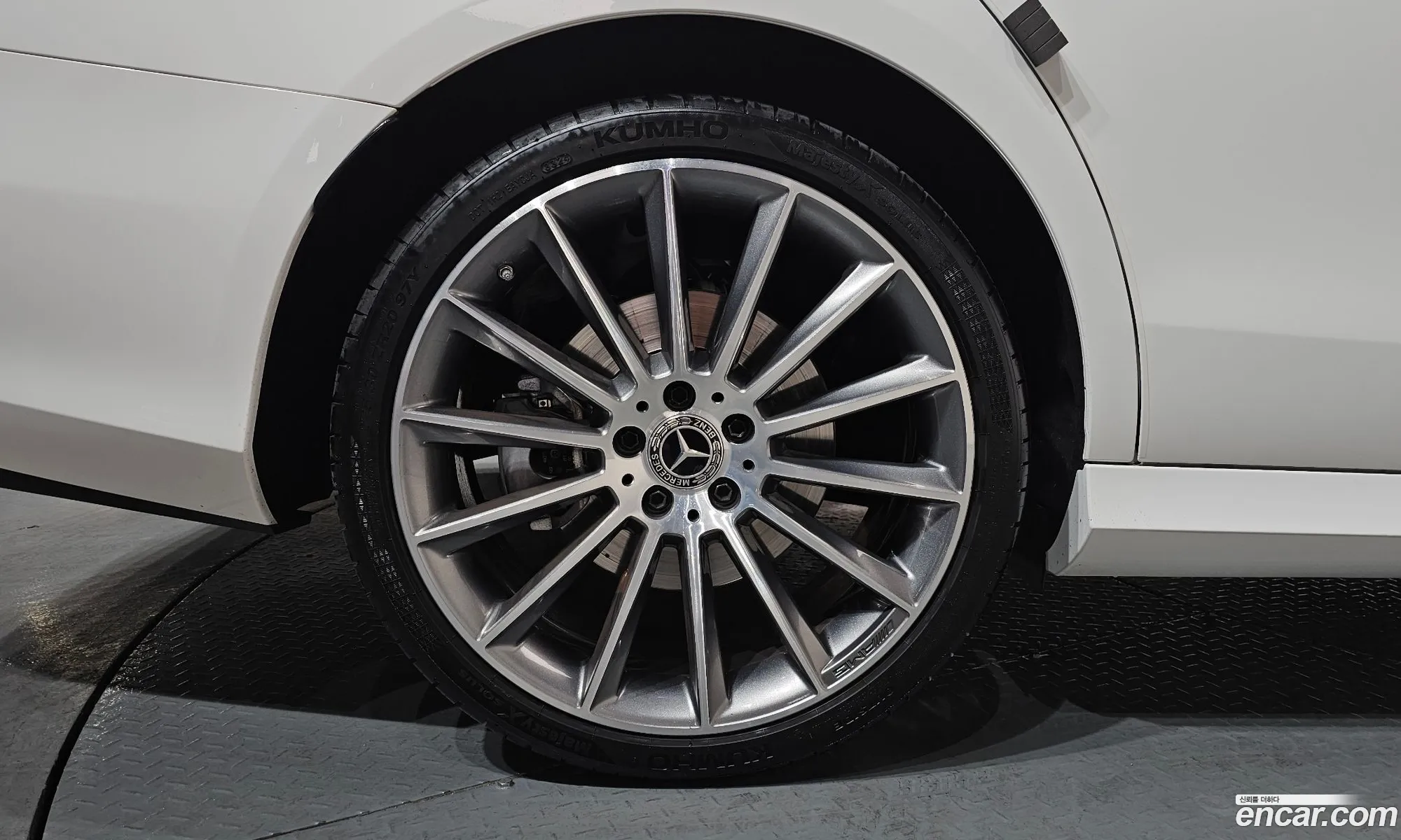 Mercedes-Benz E-Class W213 2022 — 12
