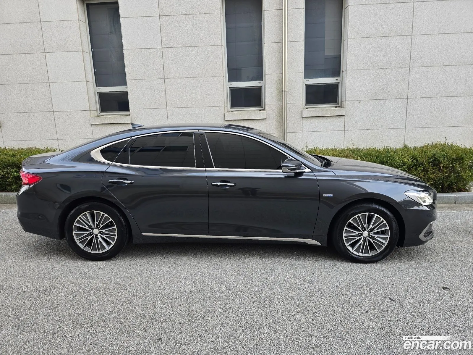 Hyundai Grandeur IG Hybrid 2018 — 12
