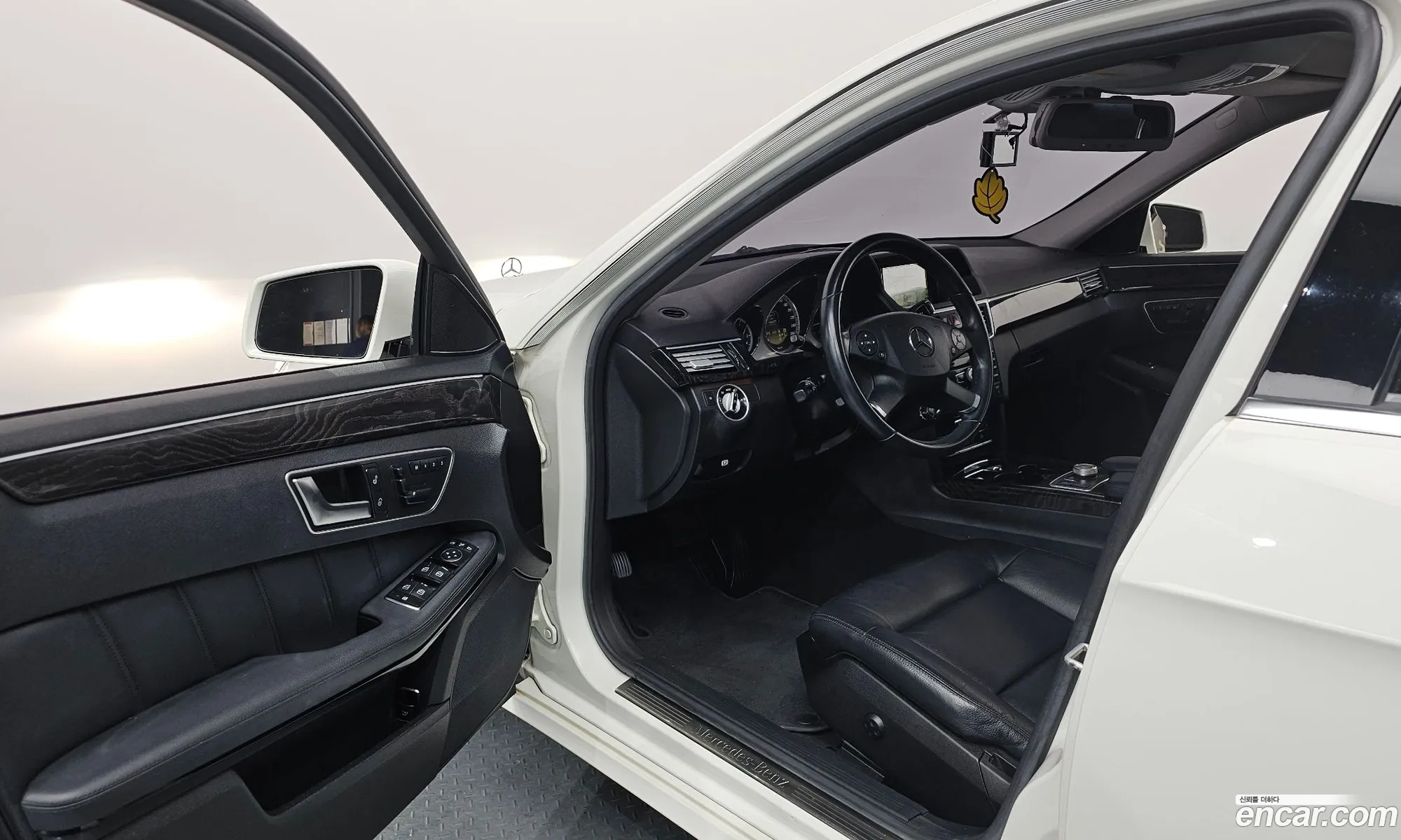 Mercedes-Benz E-Class W212 2012 WDDHF0CB5CA594653 — 16