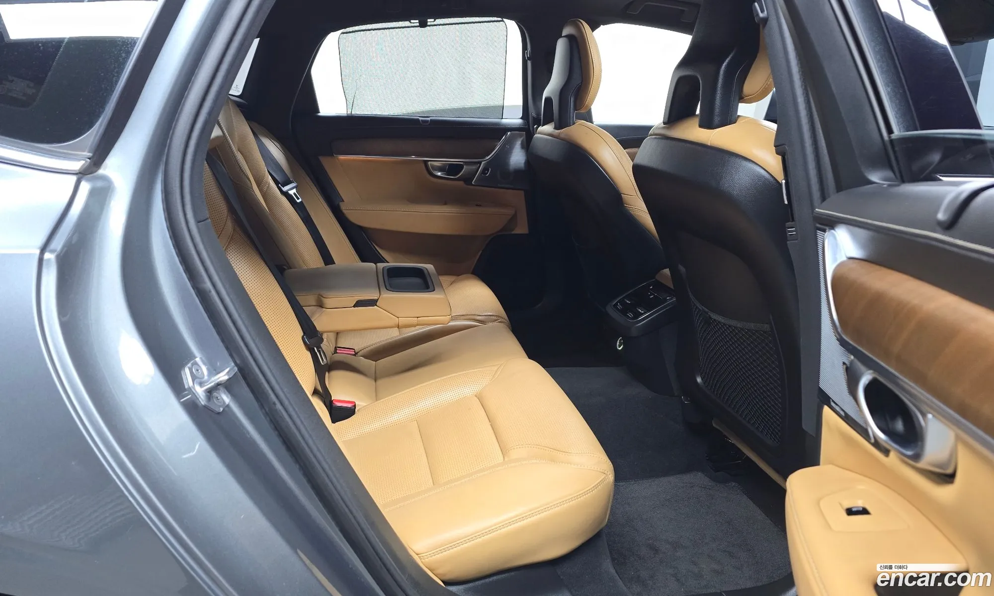 Volvo S90 2018 LVYPS102DKP057119 — 4