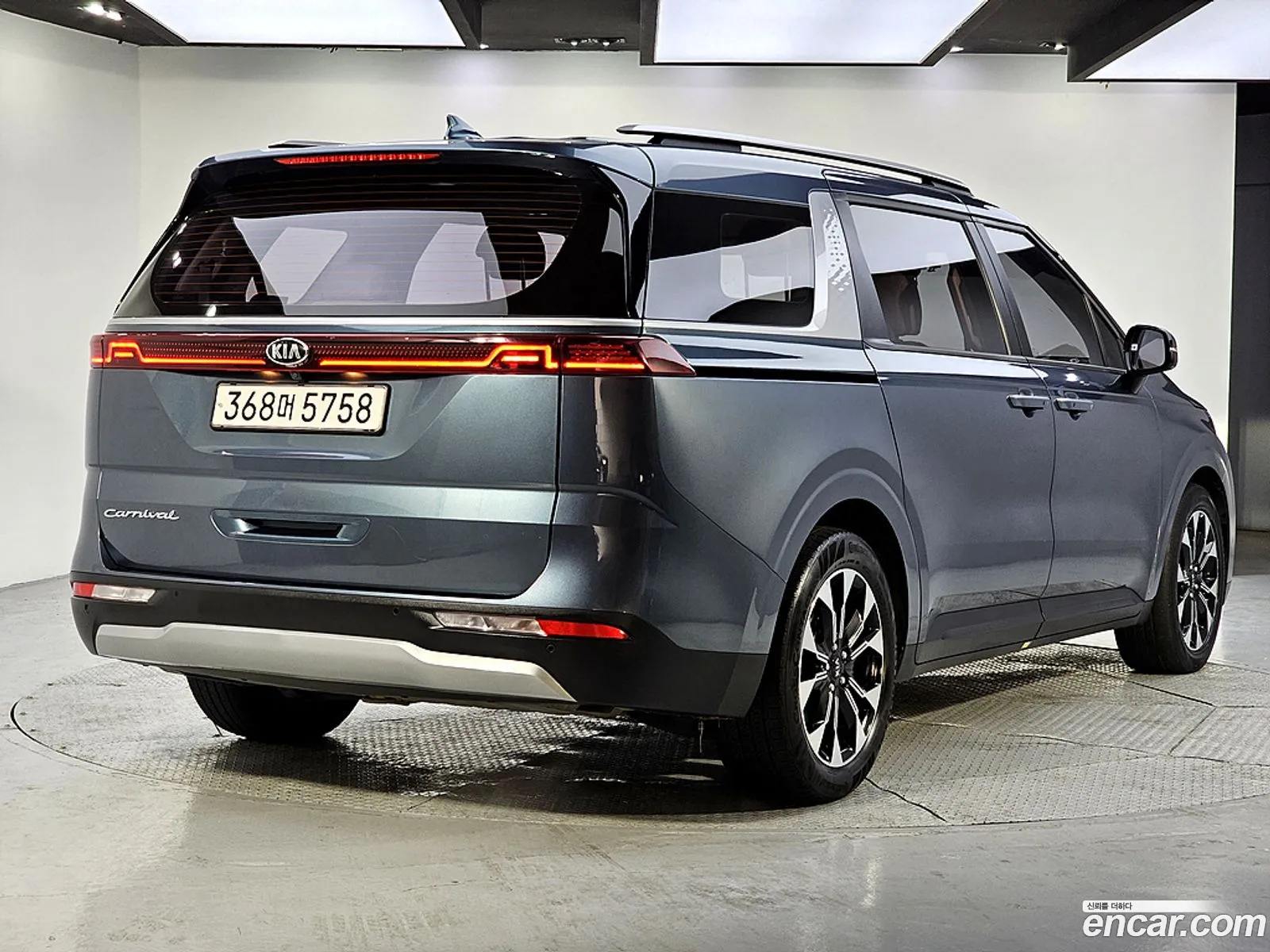 Kia Carnival 2021 — 4