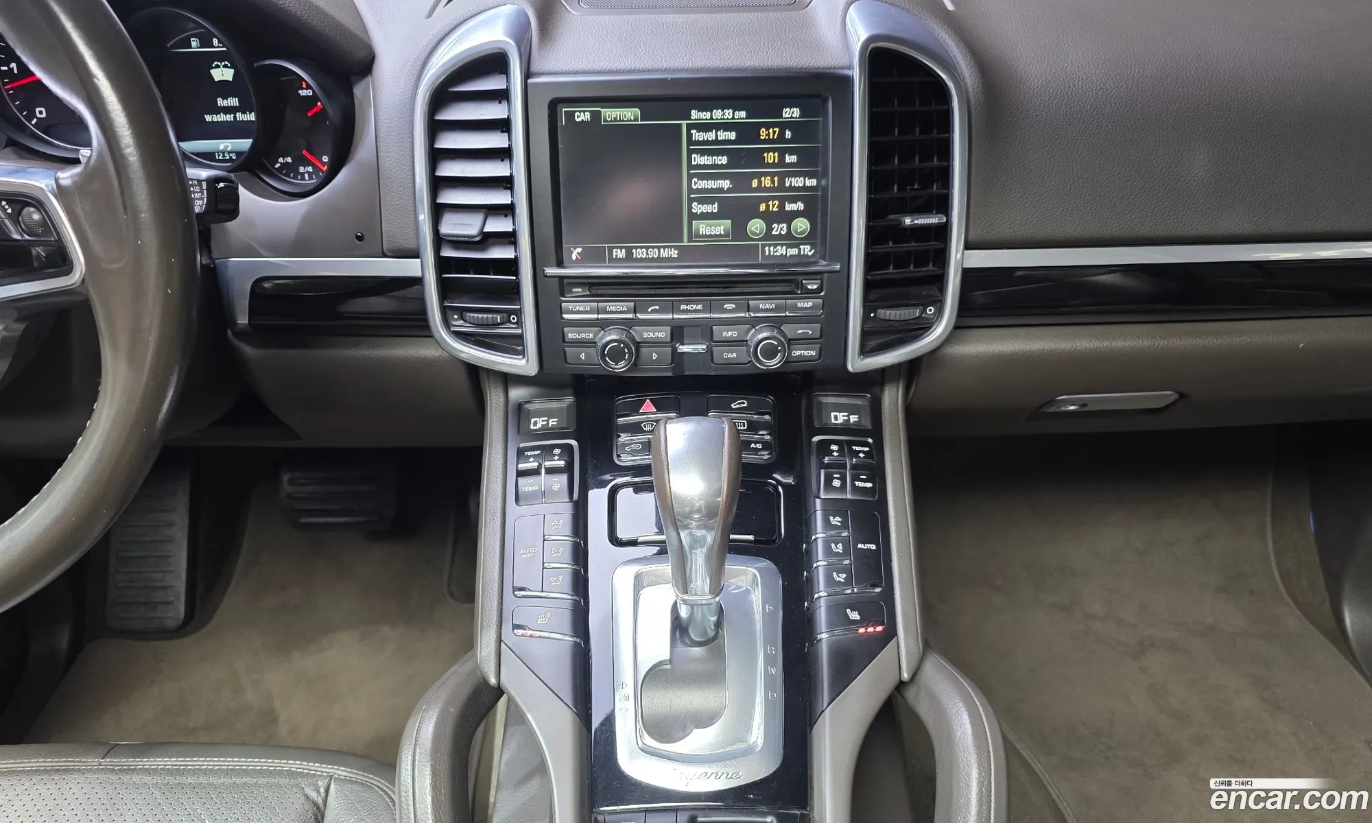 Porsche Cayenne 2015 WP1AF2926GKA41104 — 2