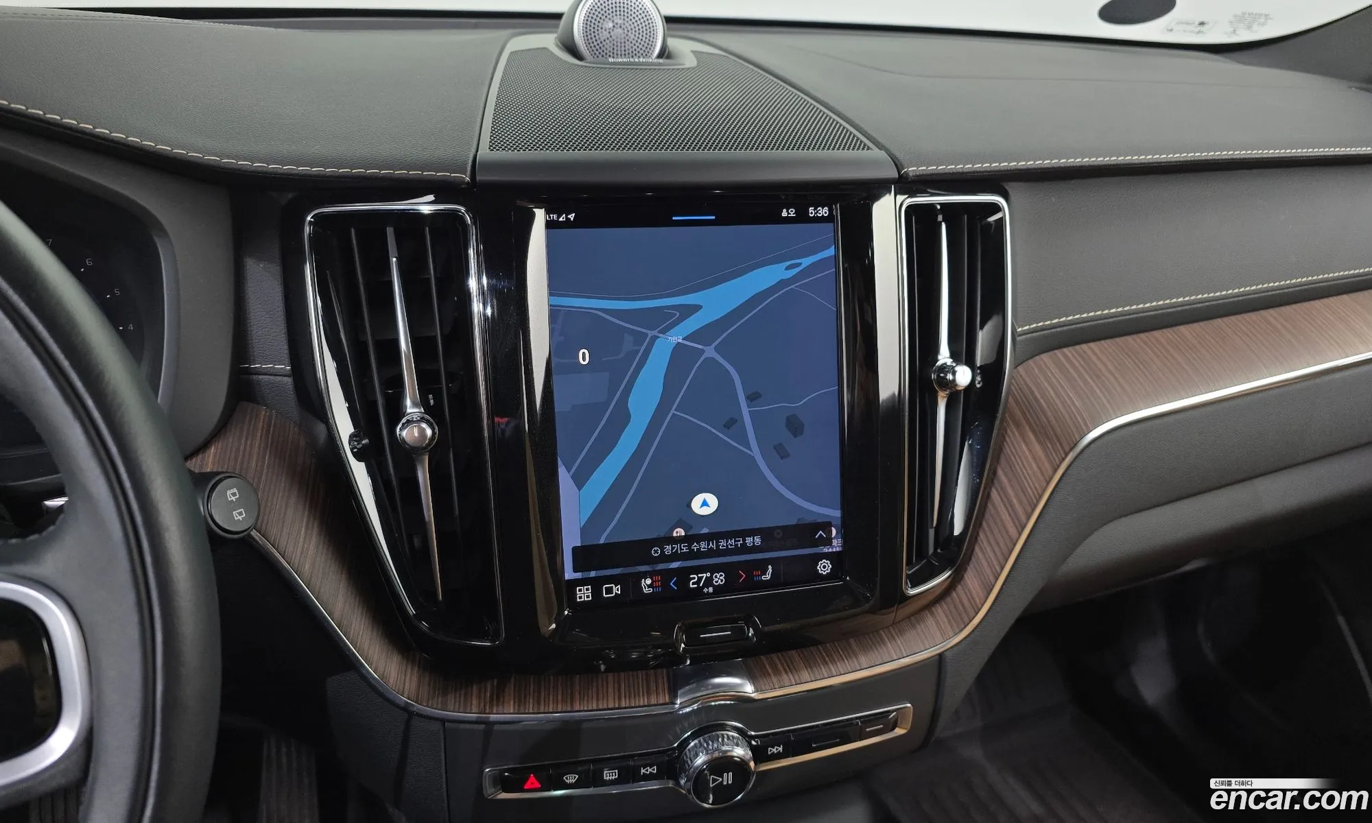 Volvo XC60 2022 — 17