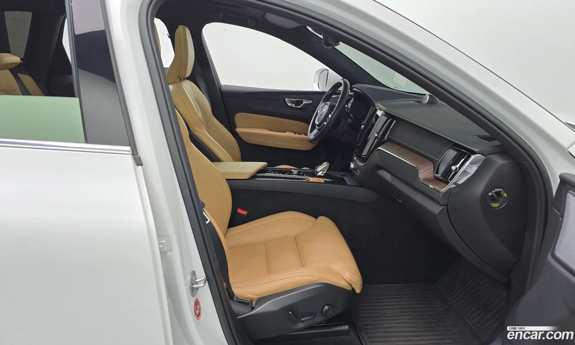 Volvo XC60 2022 — 16