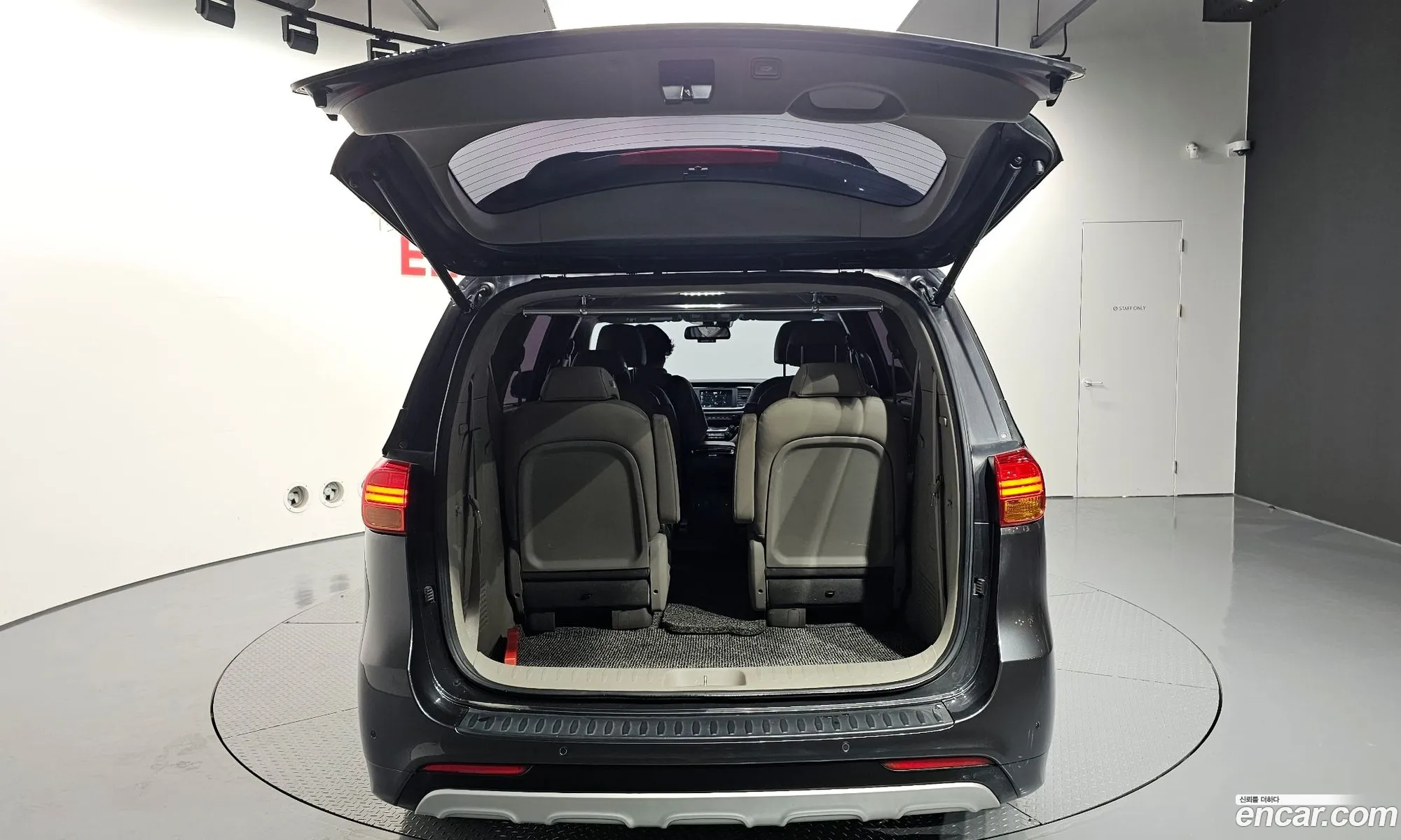 Kia Carnival 2017 — 8