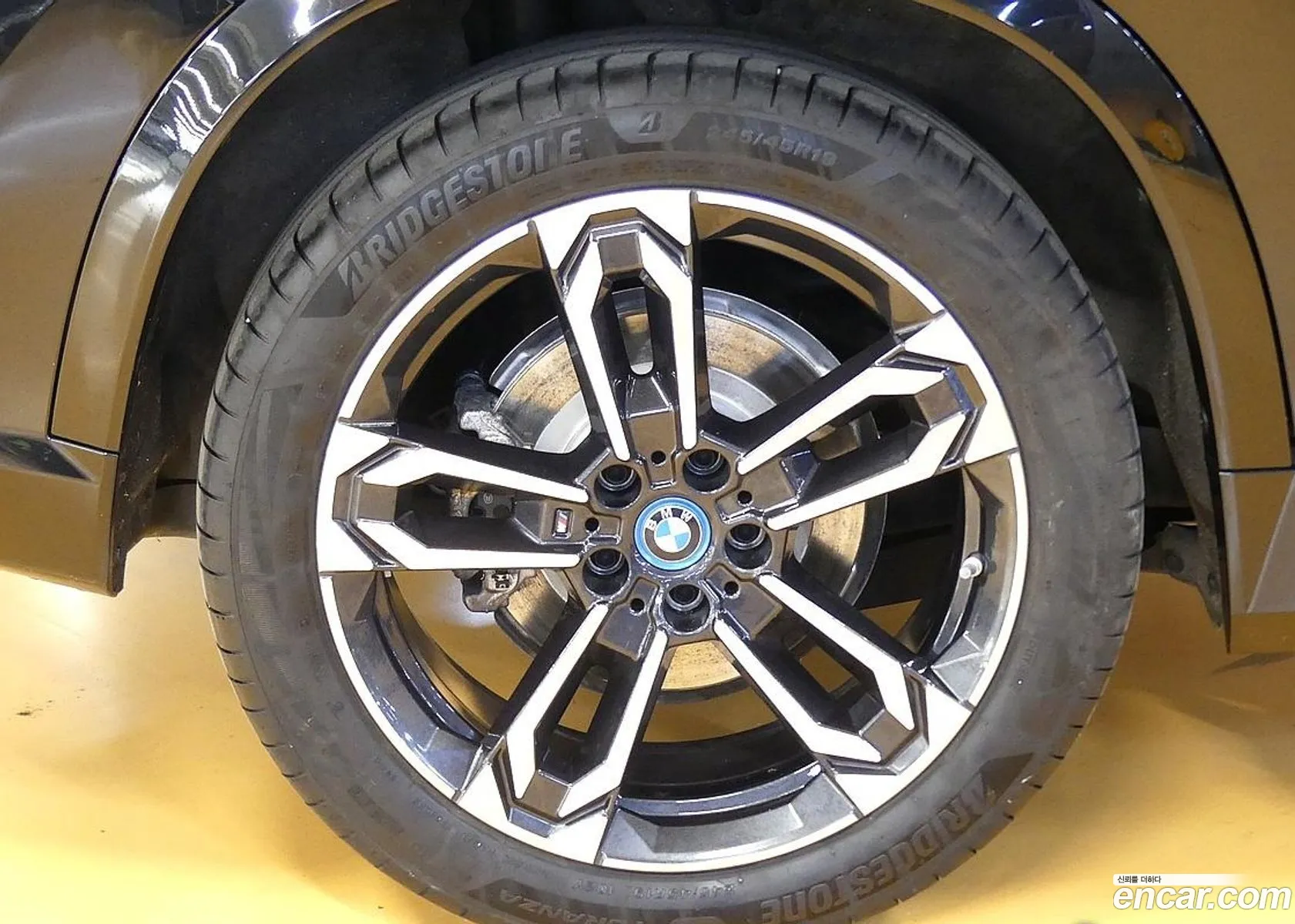 BMW iX1 2025 — 18