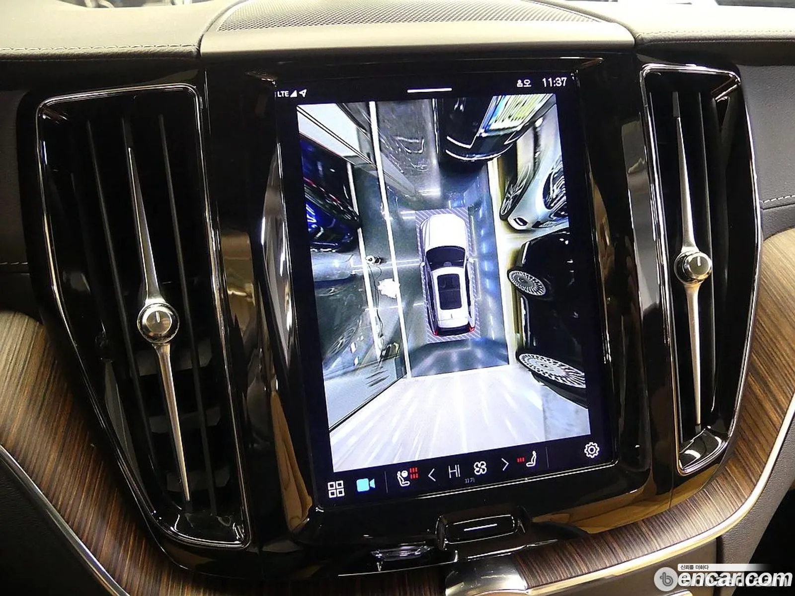 Volvo XC60 2022 — 9