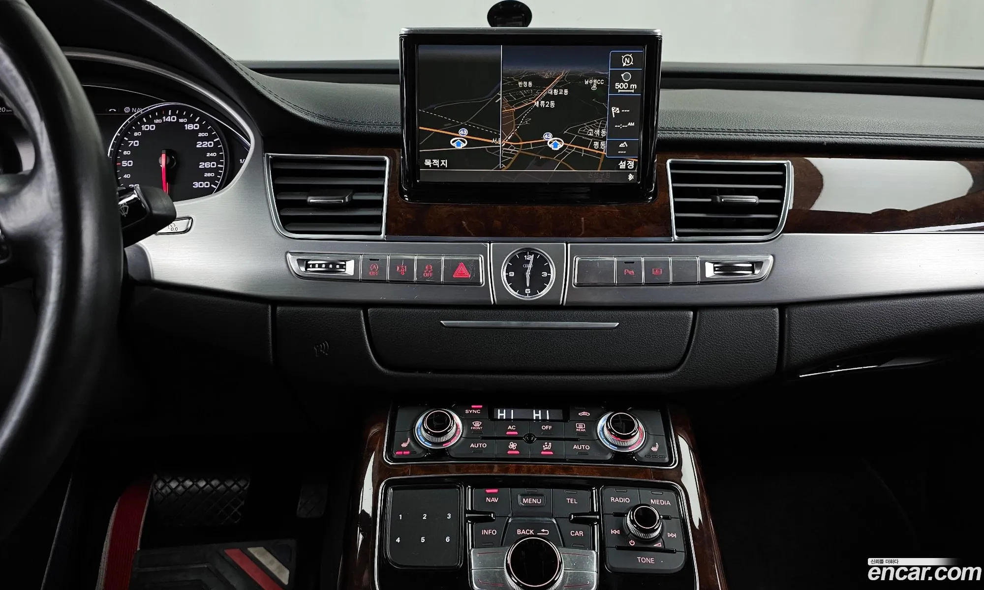 Audi A8 2011 — 12