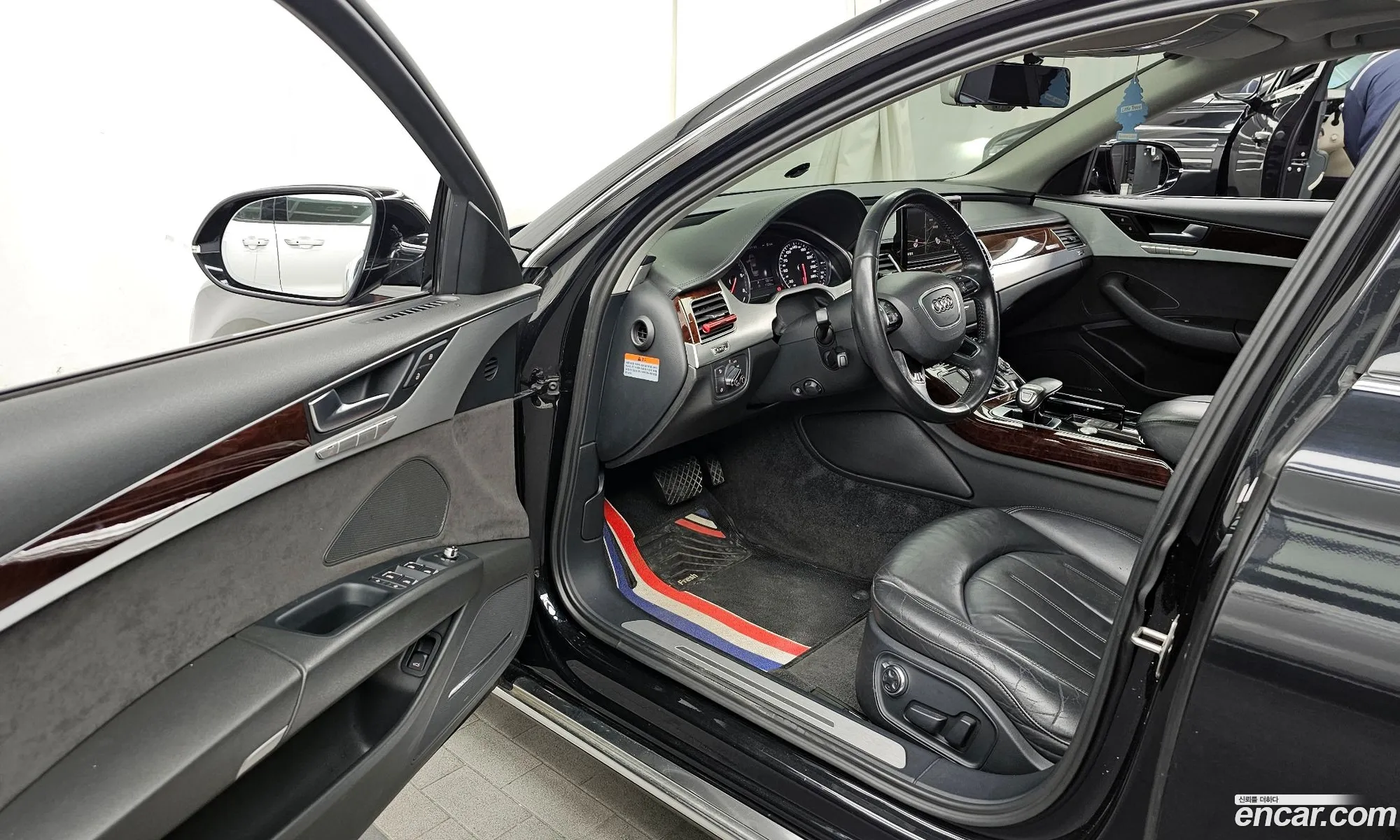 Audi A8 2011 — 11