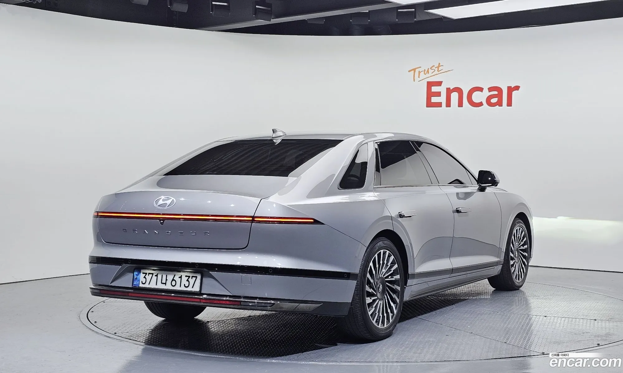 Hyundai Grandeur 2023 — 19