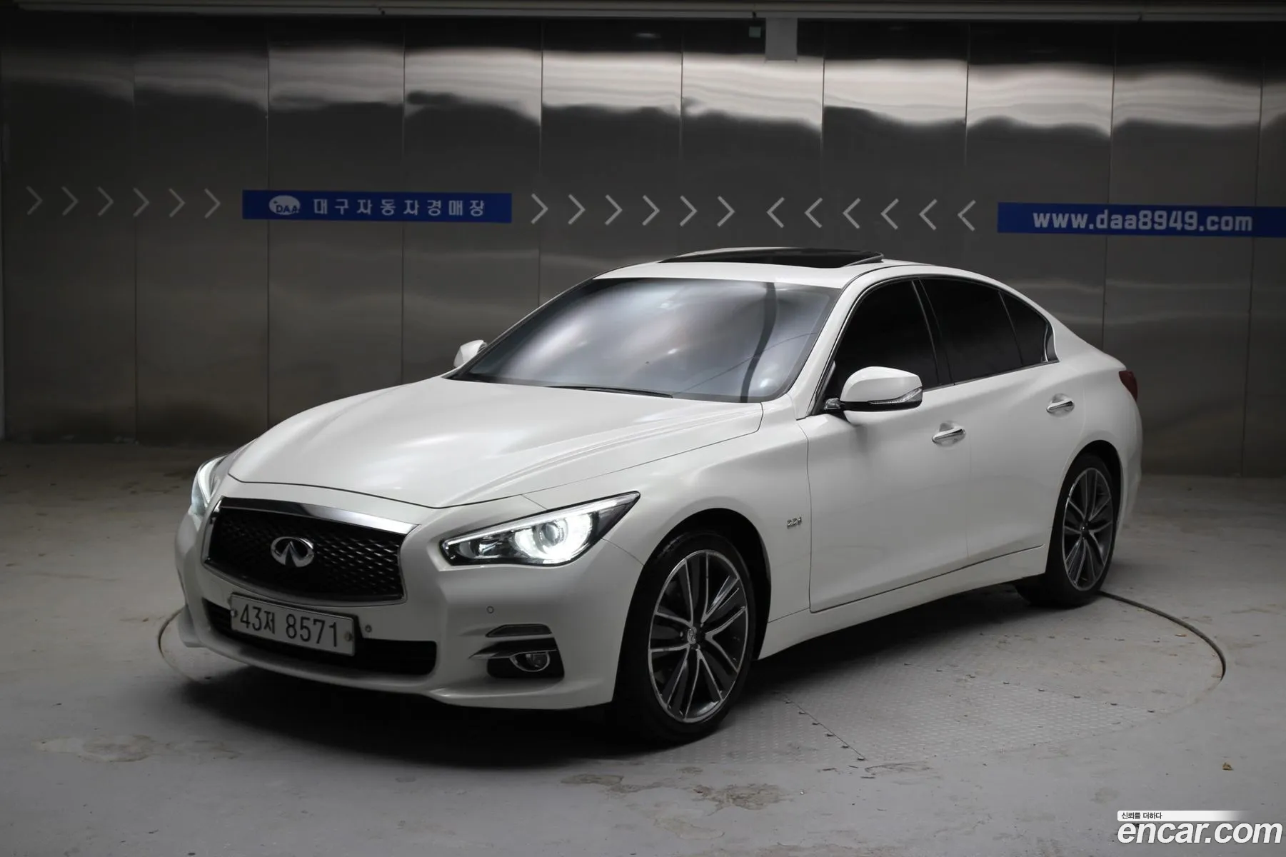 Infiniti Q50 2015 — 17